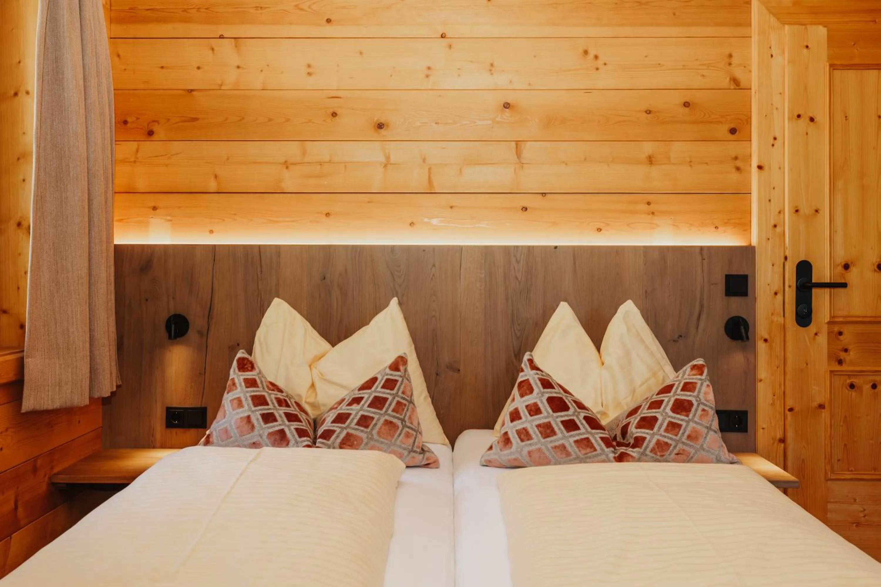 Bedroom, Bed in Hotel Lammwirt