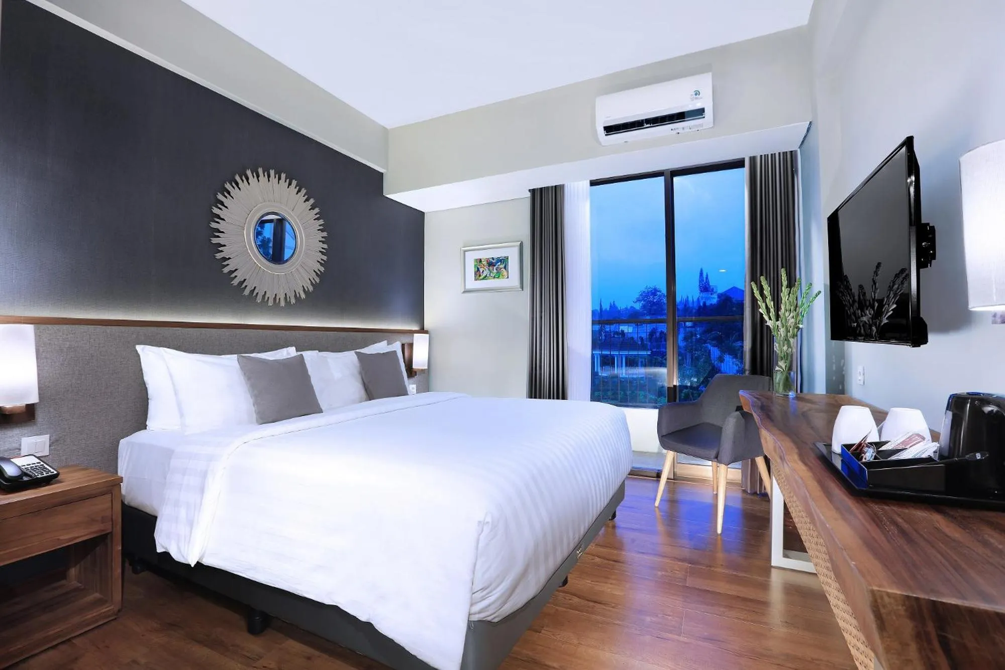 Photo of the whole room, Bed in Aston Inn Batu