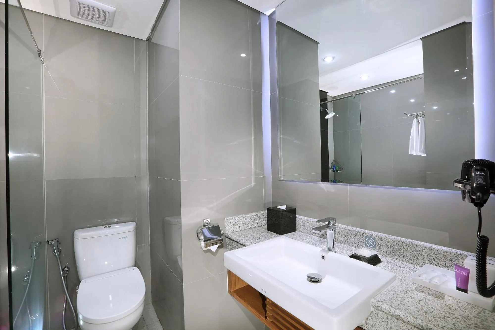 Bathroom in Aston Inn Batu