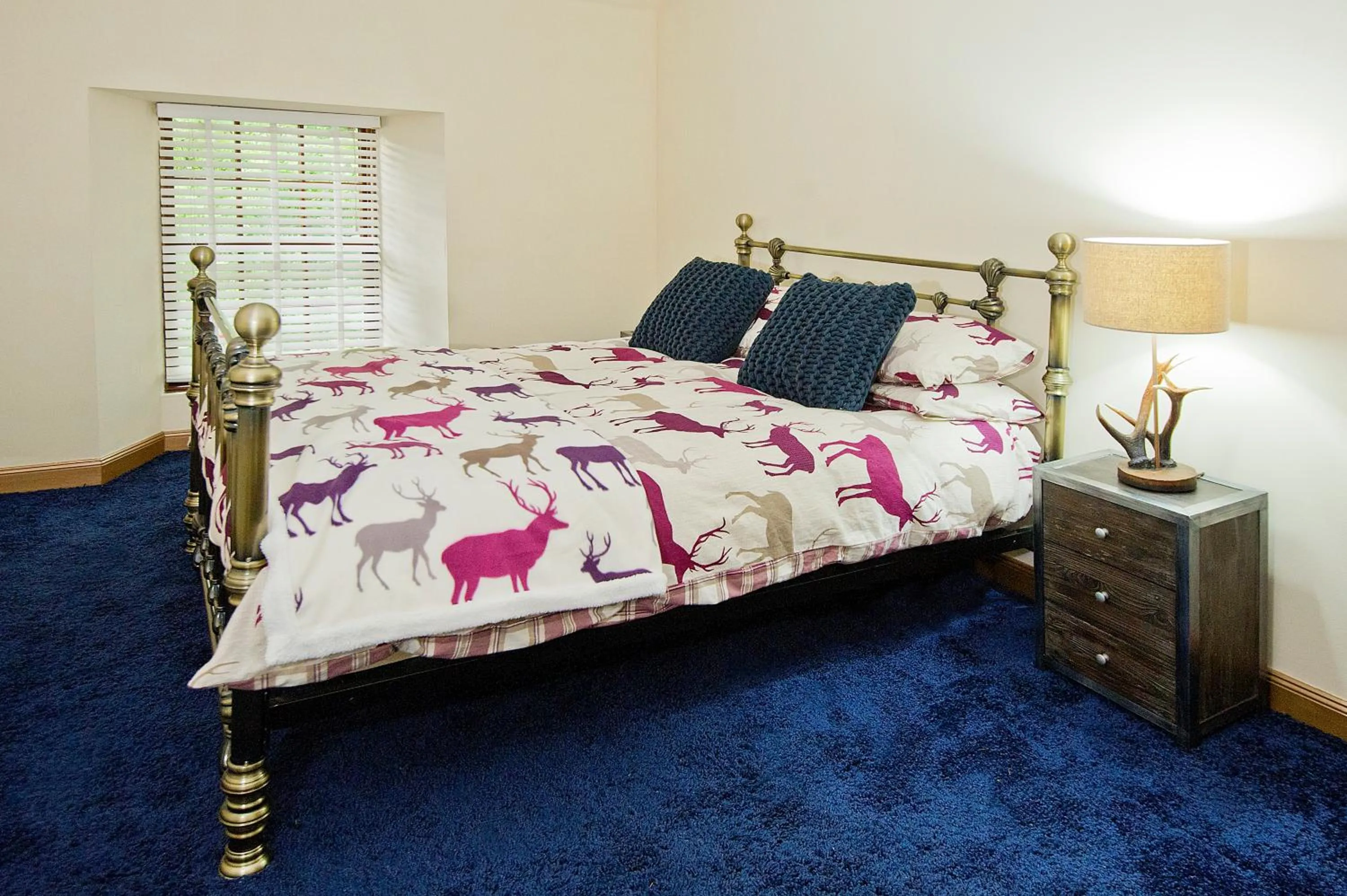 Nearby landmark, Bed in The Falls Of Dochart Inn