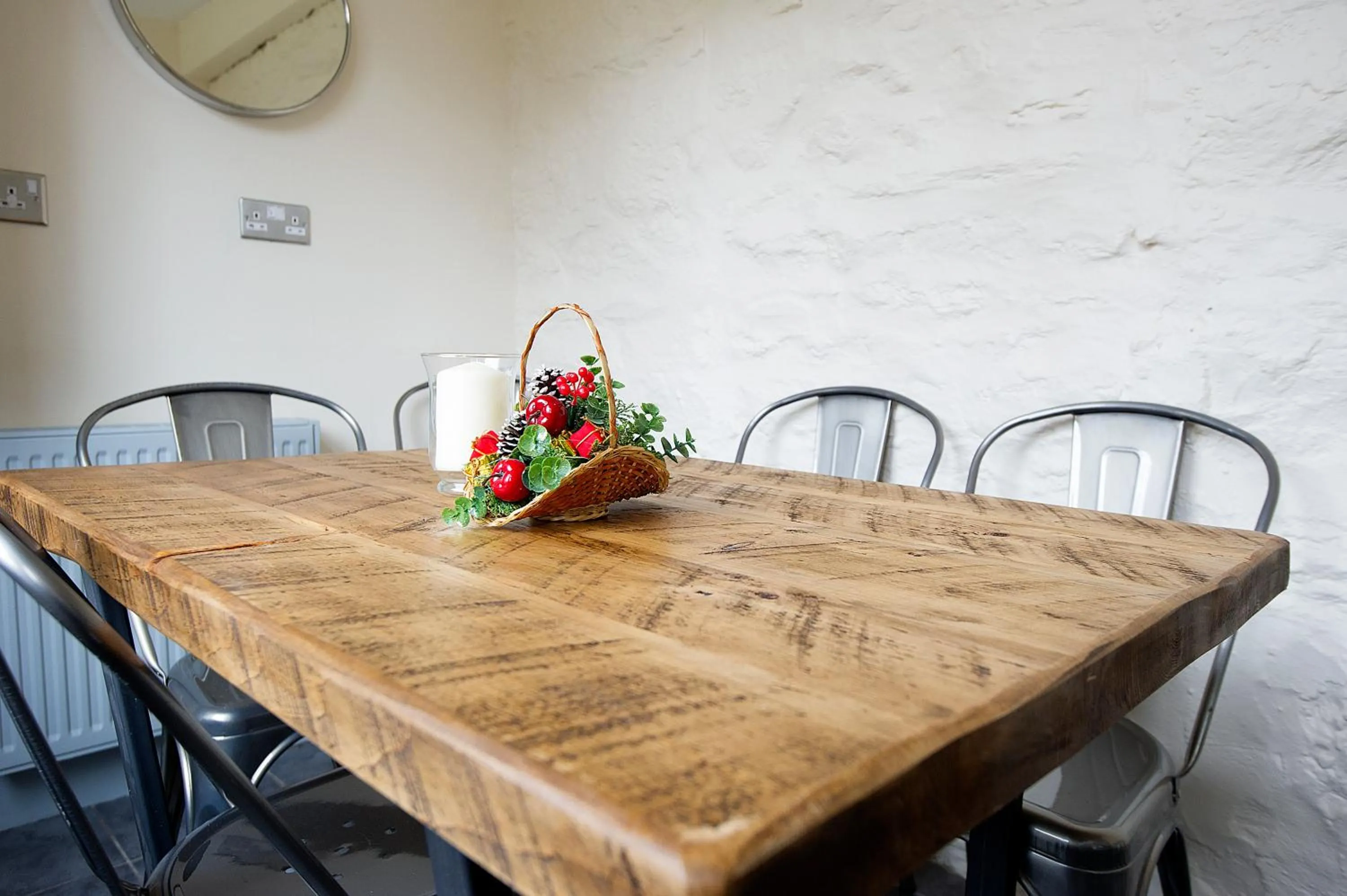 Kitchen or kitchenette in The Falls Of Dochart Inn