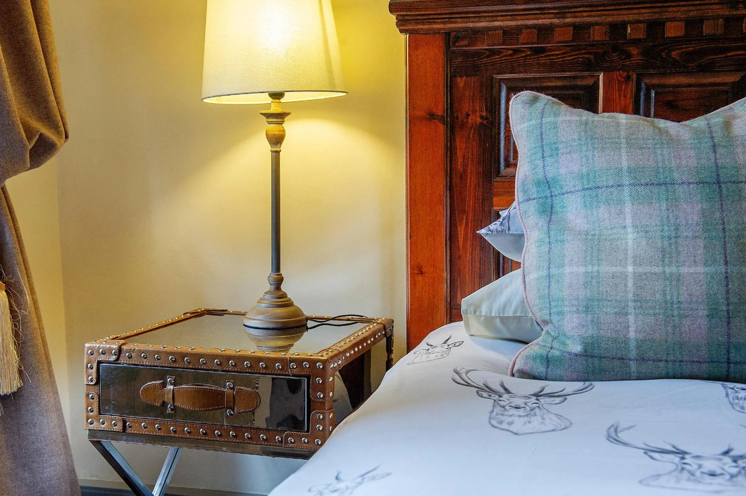 Bed in The Falls Of Dochart Inn