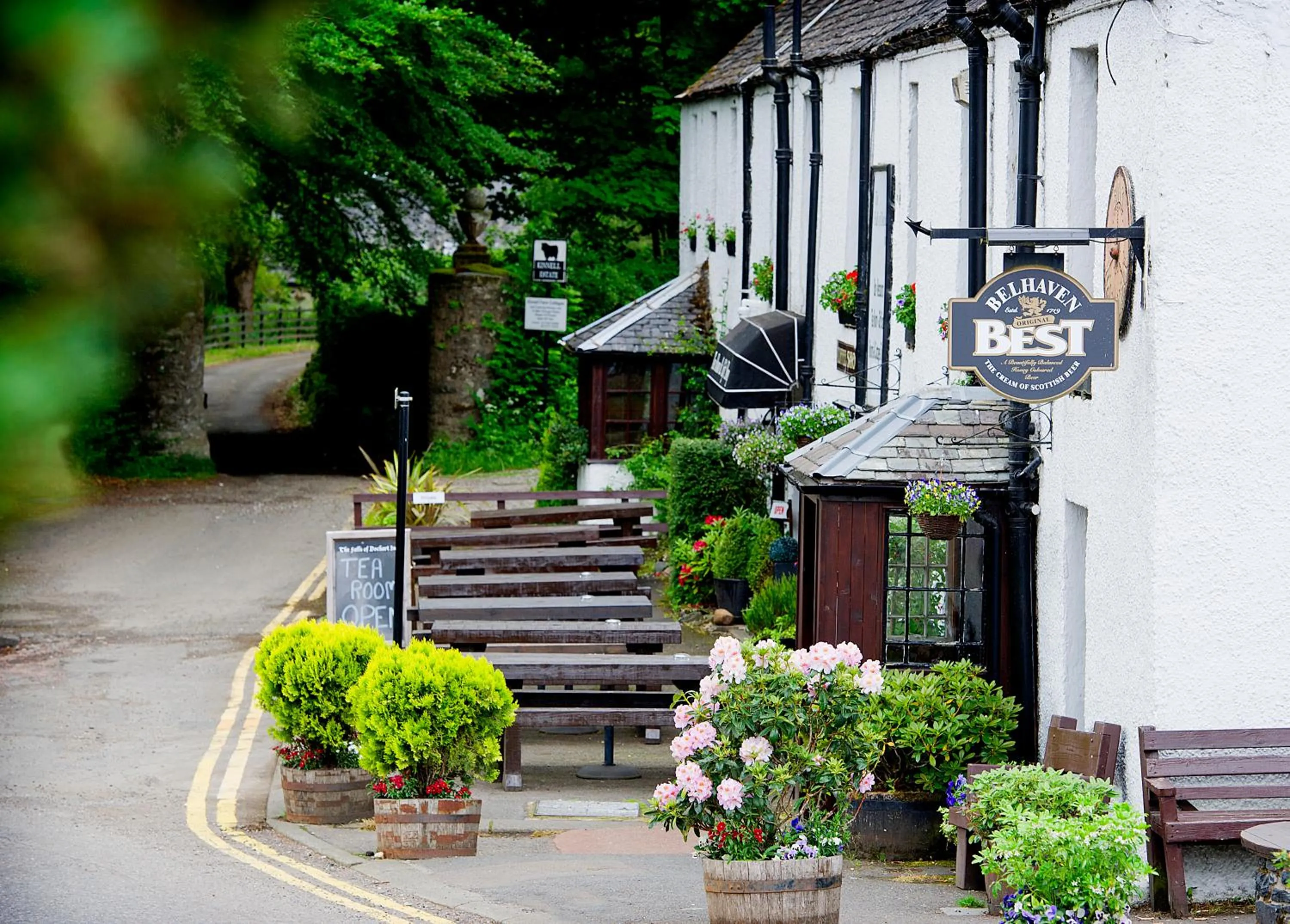Patio in The Falls Of Dochart Inn