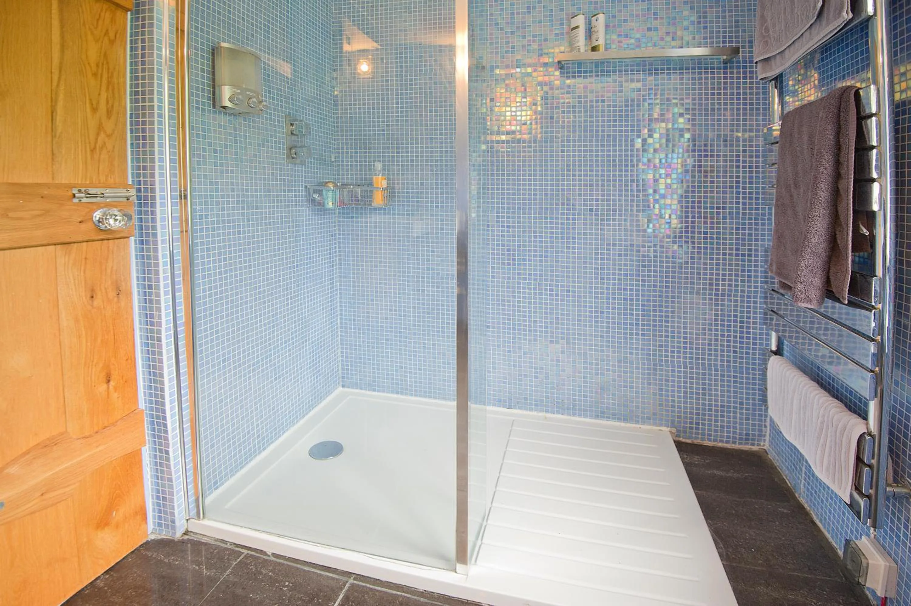 Shower in The Falls Of Dochart Inn