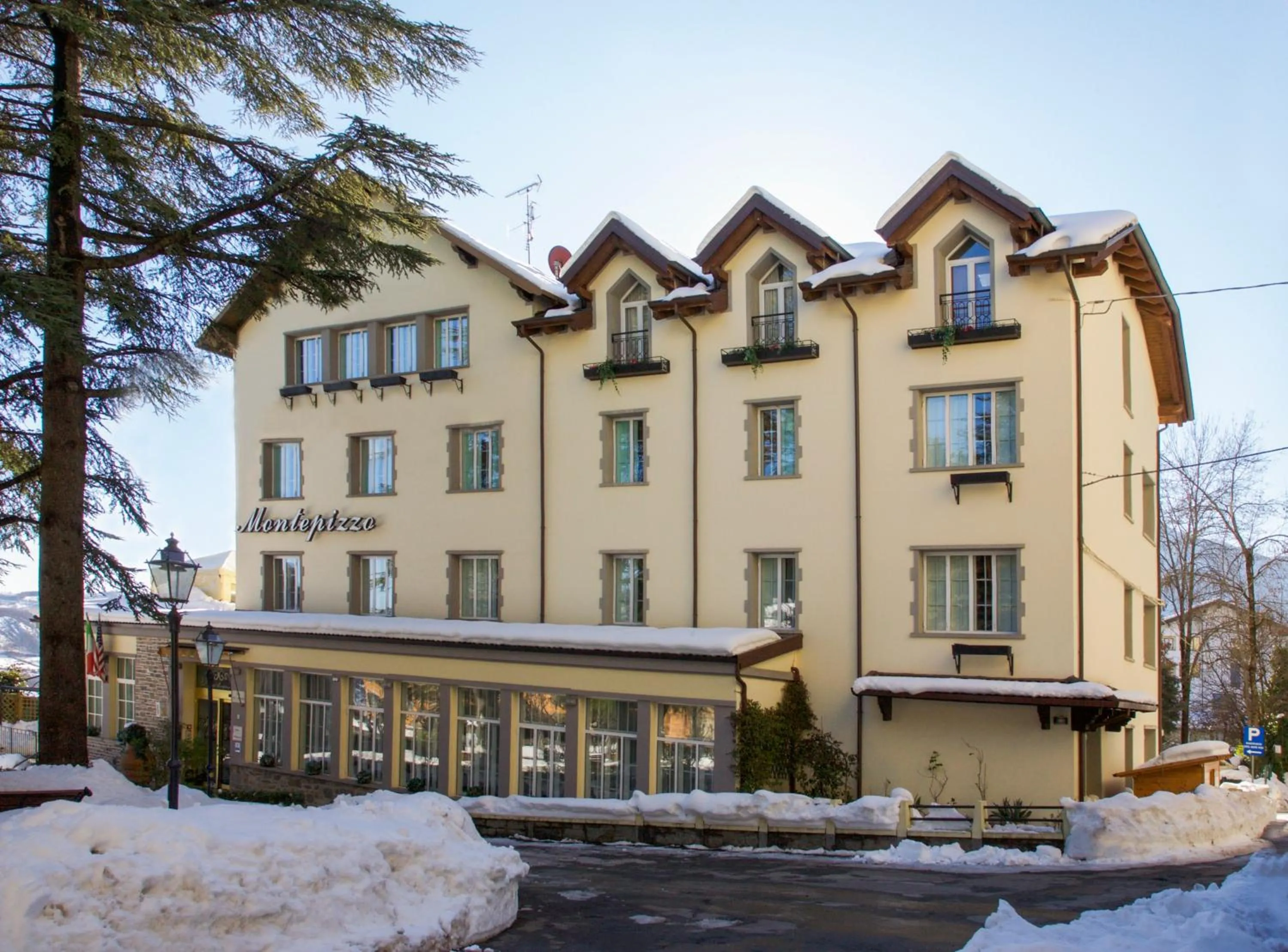 Facade/entrance in Hotel Montepizzo