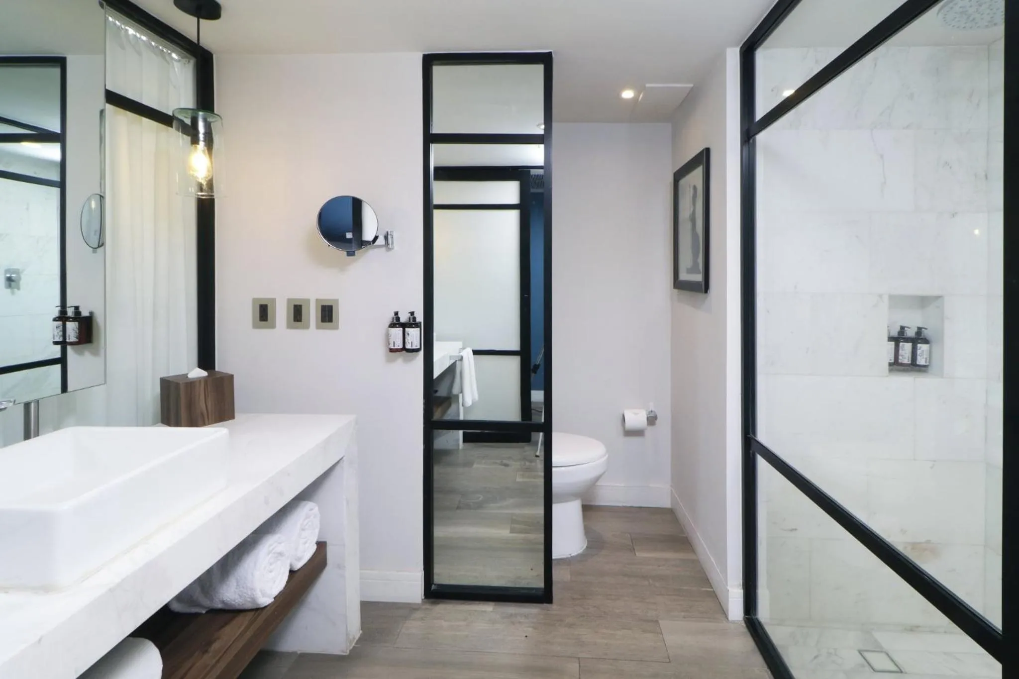 Bathroom in Hotel Indigo Guadalajara Expo by IHG