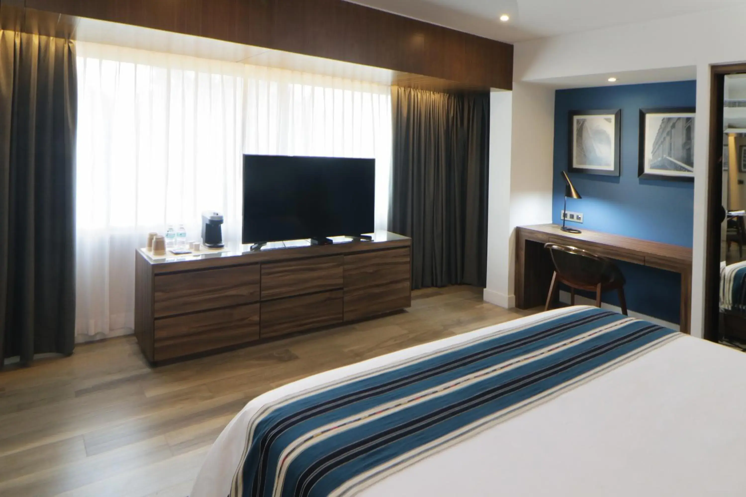 Corner King Room in Hotel Indigo Guadalajara Expo by IHG Corner King Room in Hotel Indigo Guadalajara Expo by IHG