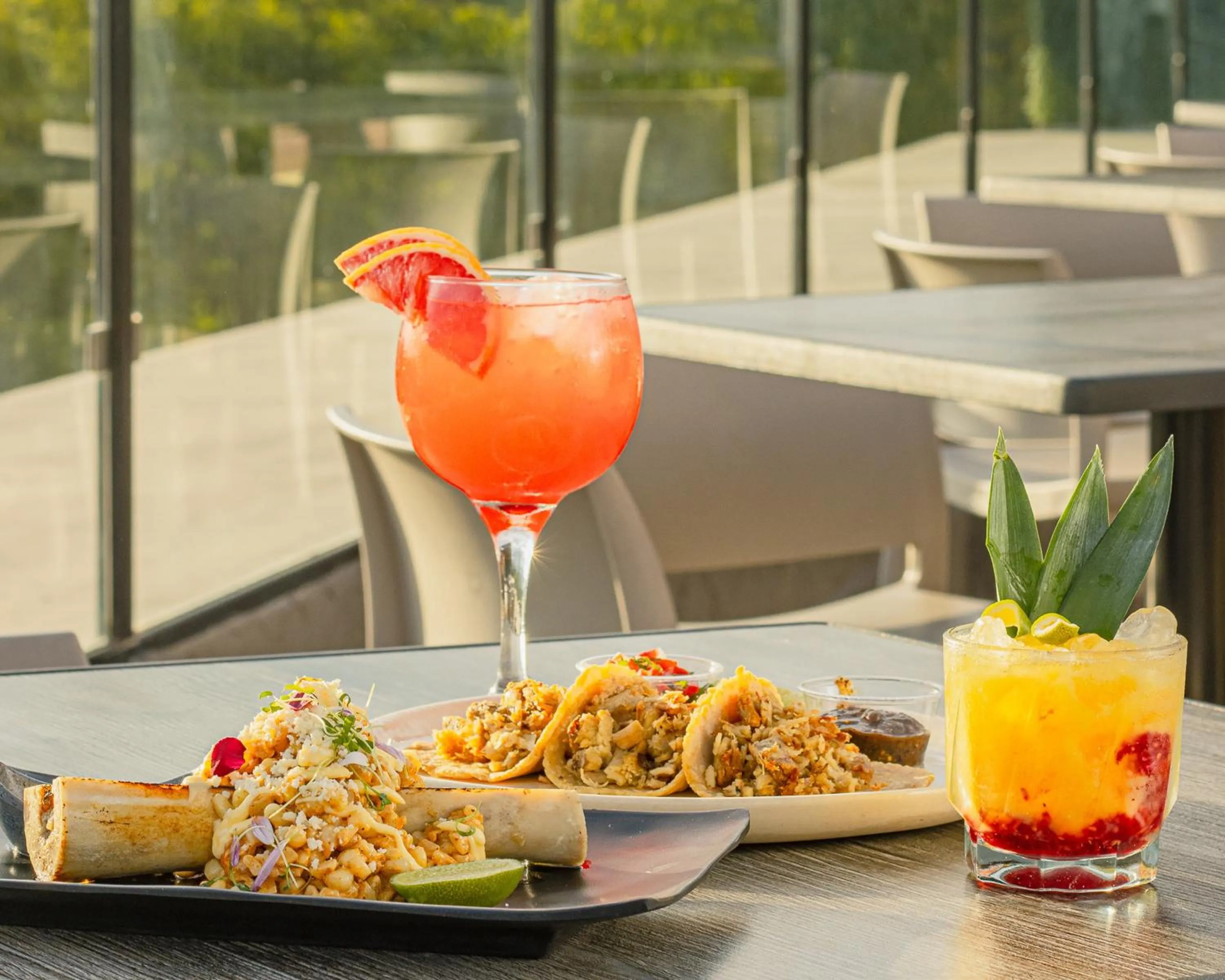 Restaurant/places to eat in Hotel Indigo Guadalajara Expo by IHG