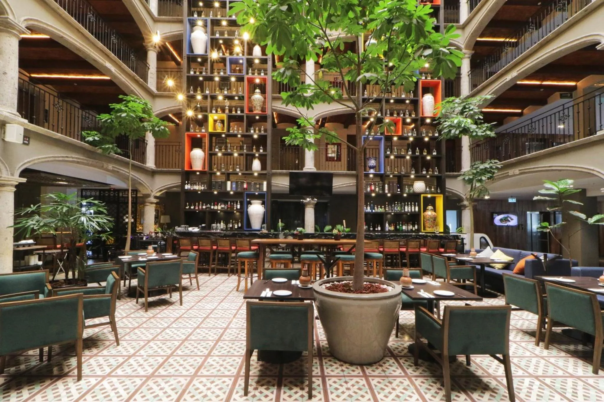 Restaurant/places to eat in Hotel Indigo Guadalajara Expo by IHG