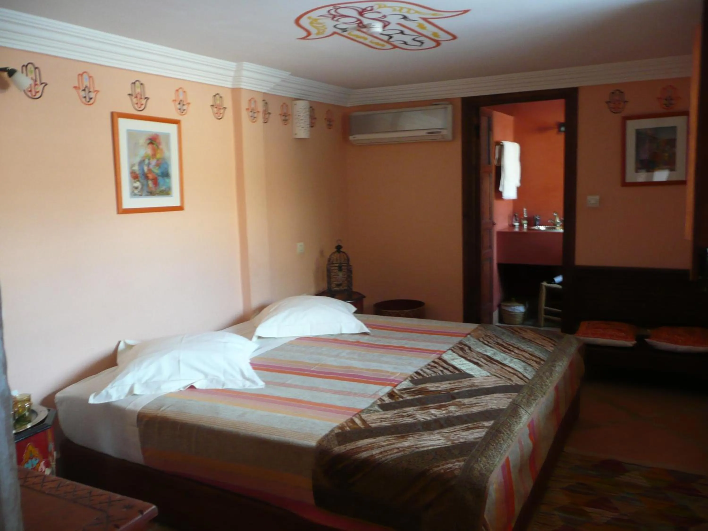 Bedroom, Bed in Riad Euphorbe