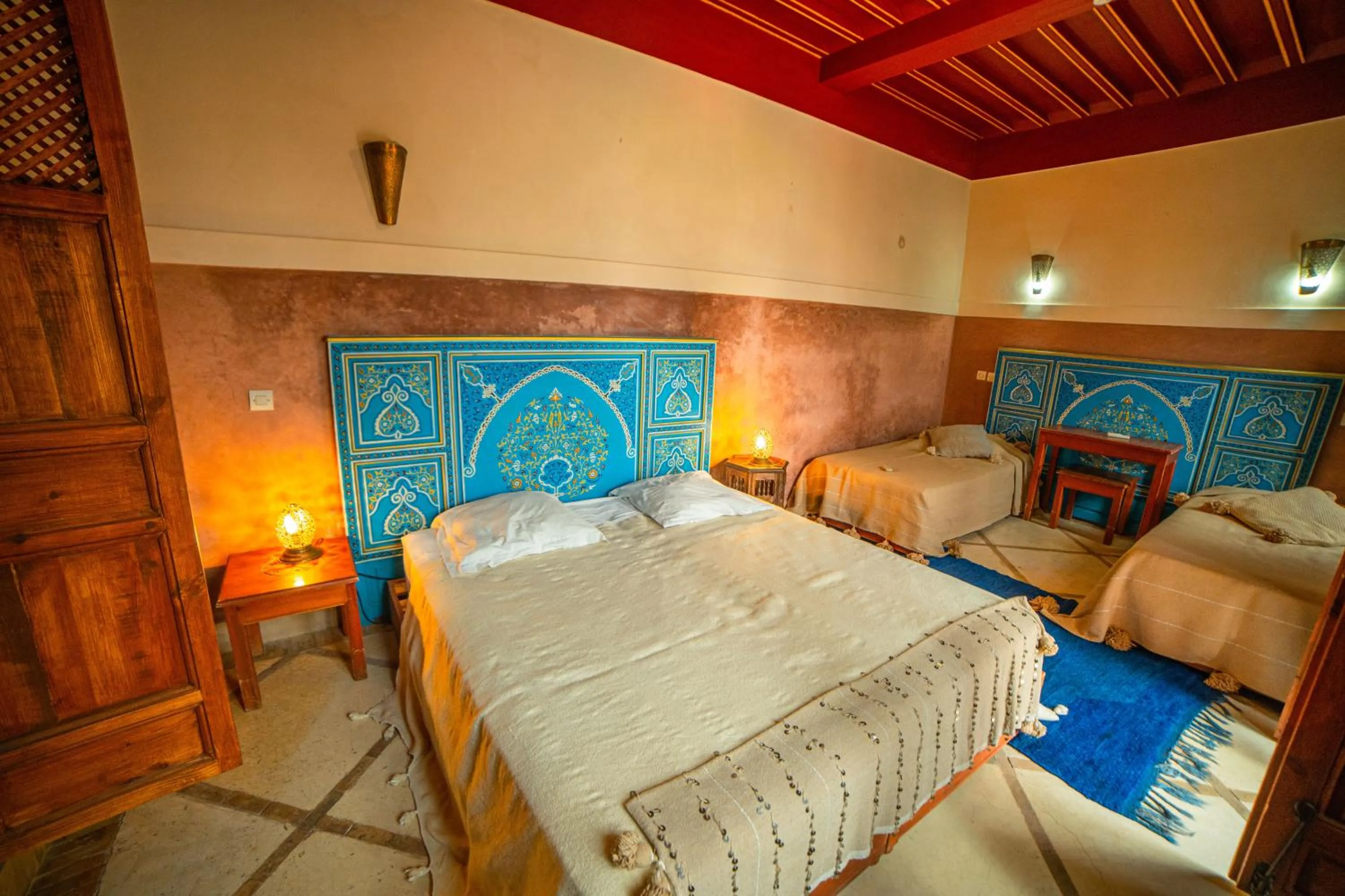 Photo of the whole room, Bed in Riad Euphorbe