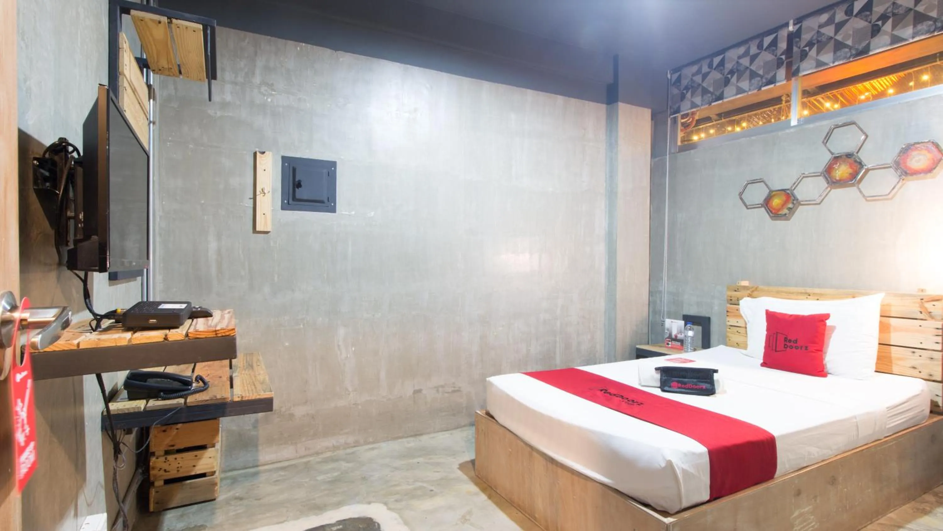 Bed in RedDoorz Plus @ Taft North Mandurriao