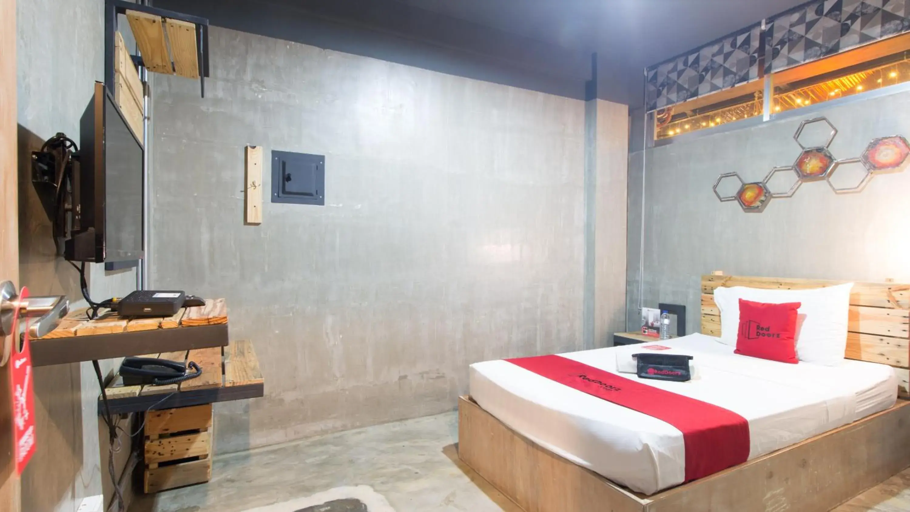 Single Room in RedDoorz Plus @ Taft North Mandurriao Single Room in RedDoorz Plus @ Taft North Mandurriao