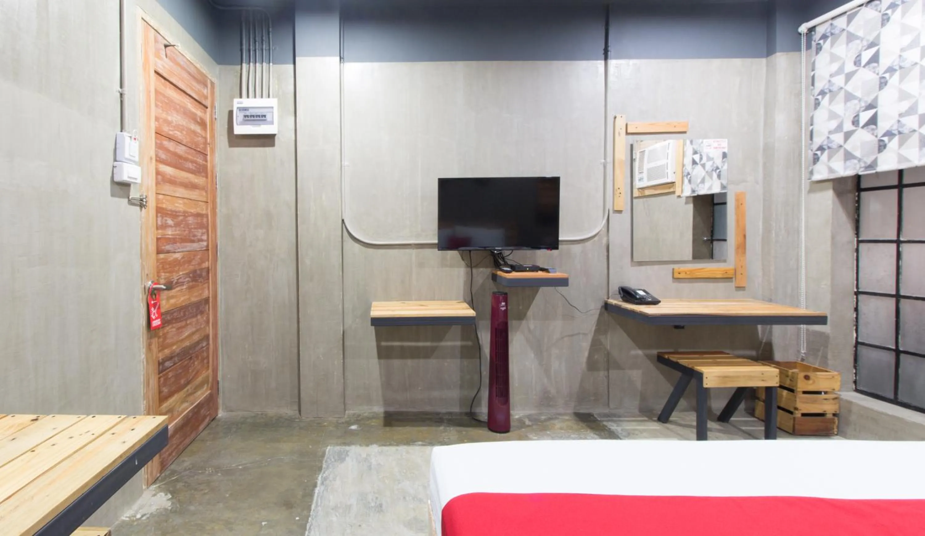 TV and multimedia in RedDoorz Plus @ Taft North Mandurriao