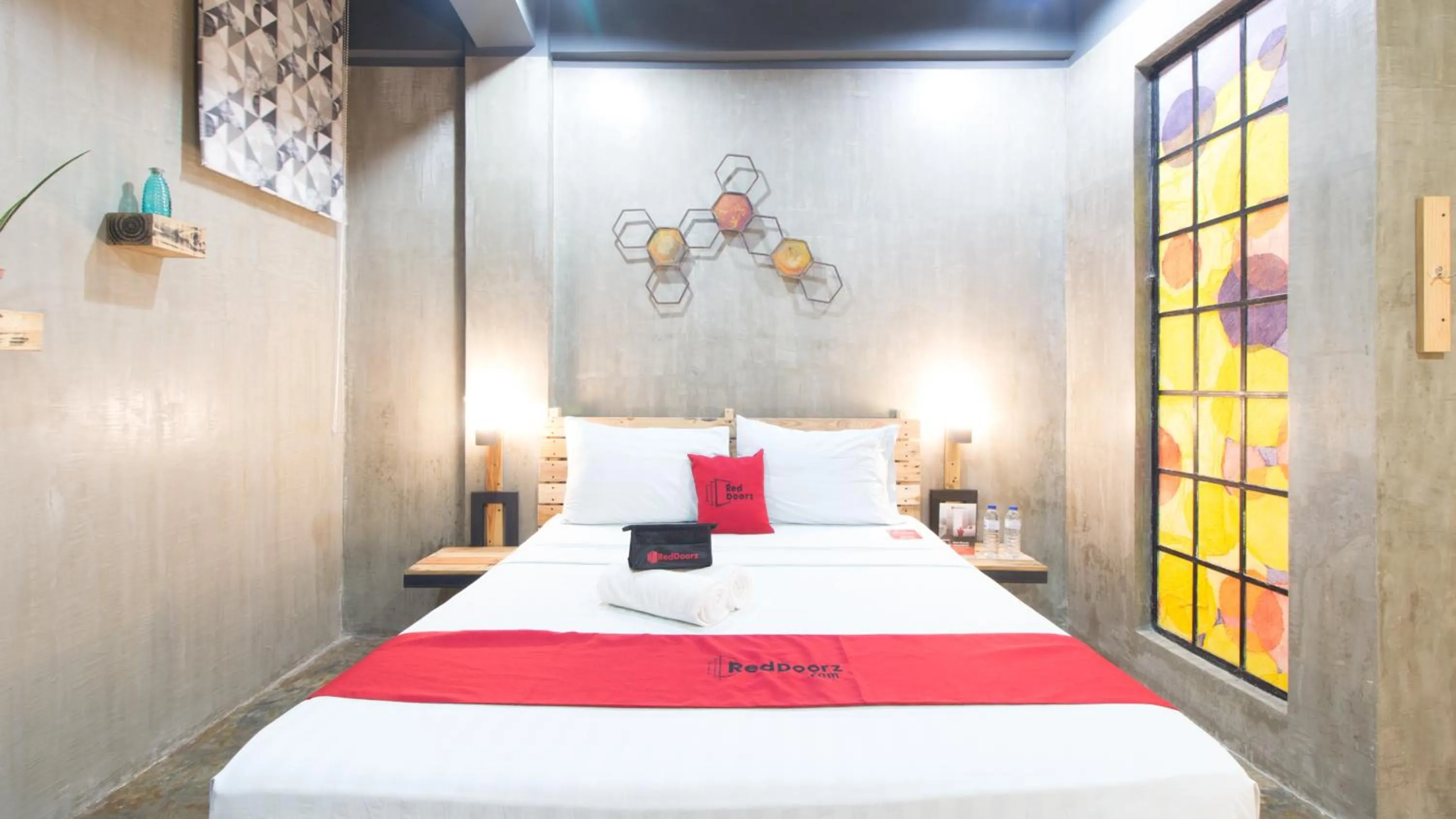 Photo of the whole room, Bed in RedDoorz Plus @ Taft North Mandurriao