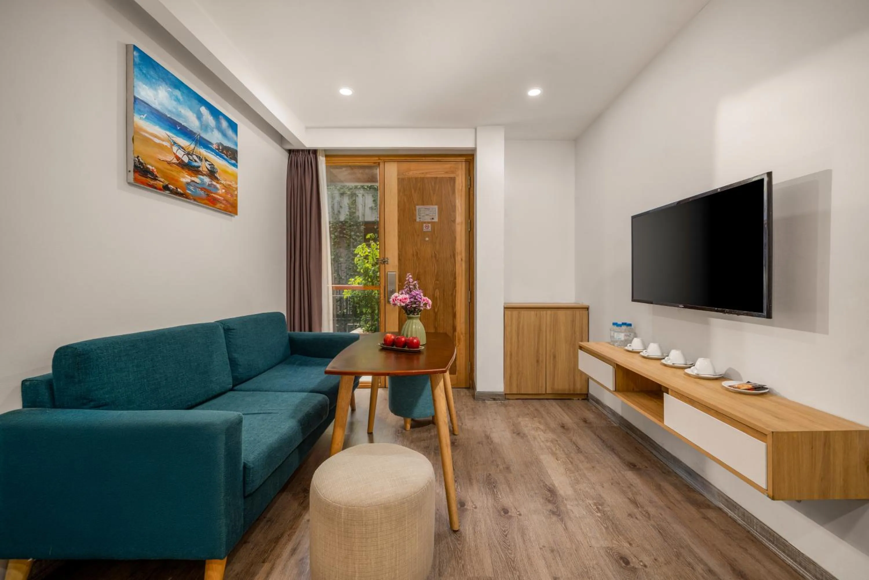 Communal lounge/ TV room in Lahome Boutique Villa and Apartment