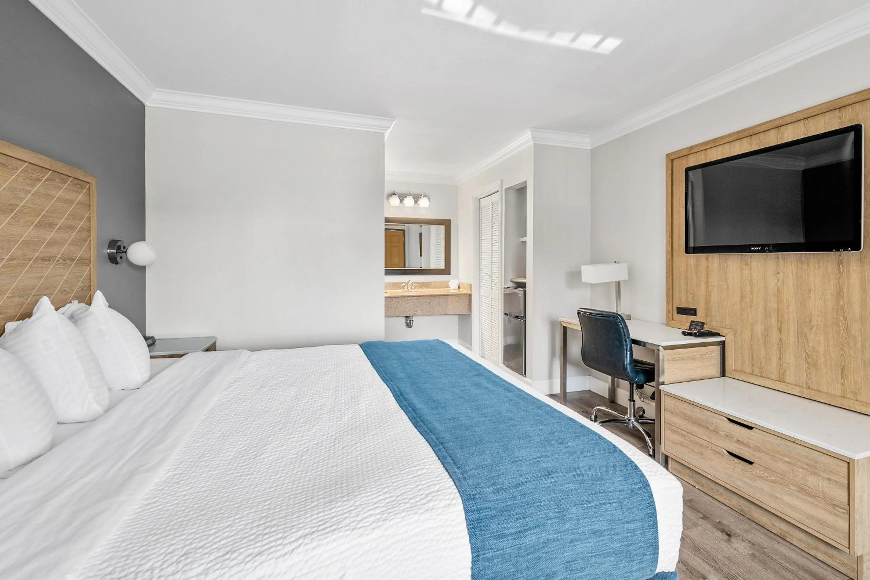 Bed in Vagabond Inn Whittier