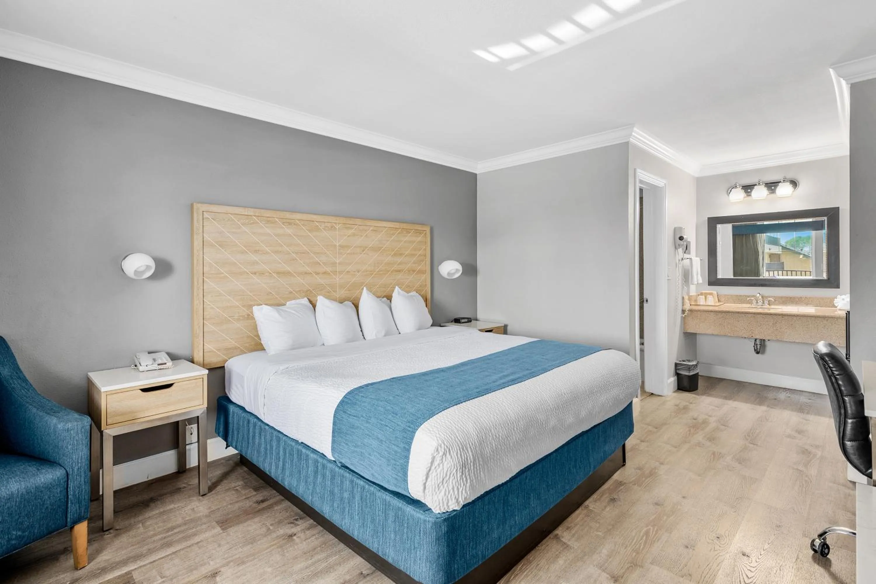 Bed in Vagabond Inn Whittier