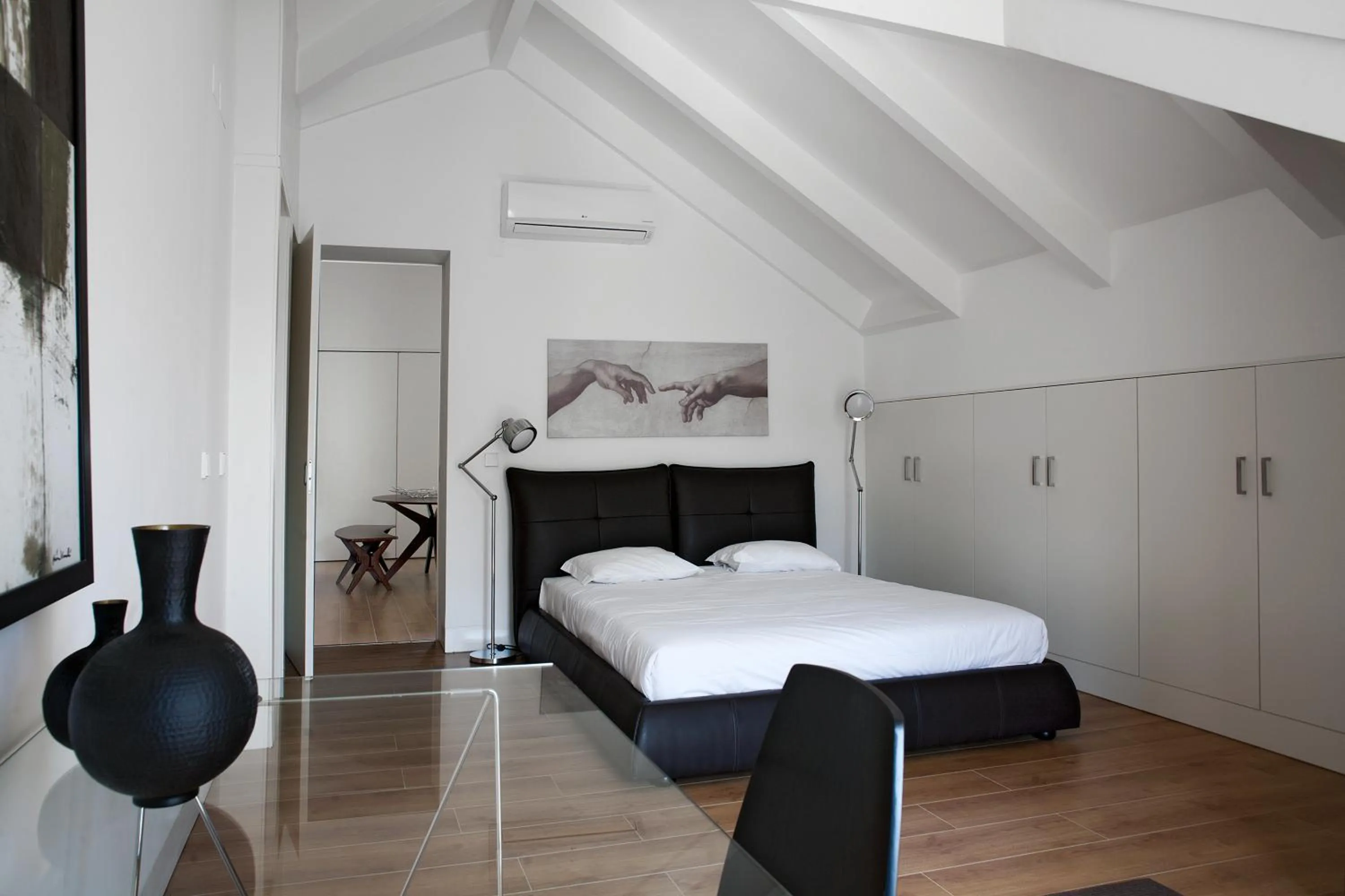 Photo of the whole room, Bed in Lisbon Serviced Apartments - Baixa