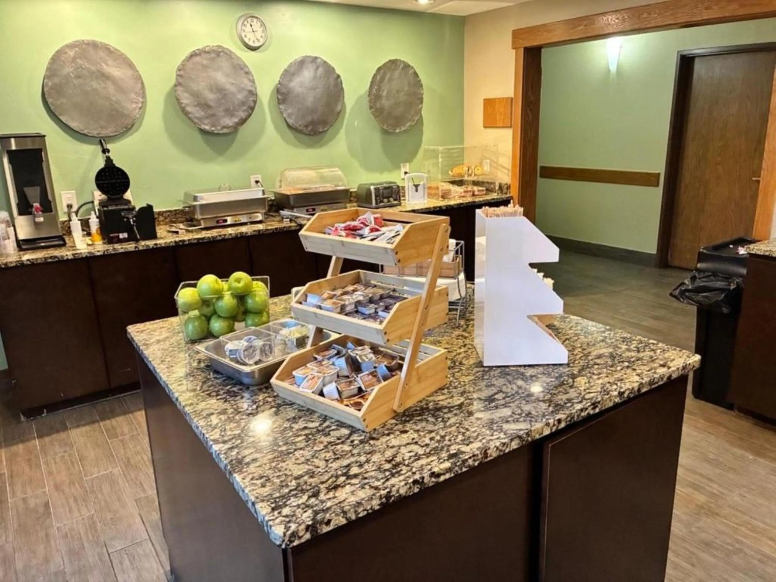 Breakfast in GreenTree Suites Eagle / Vail Valley