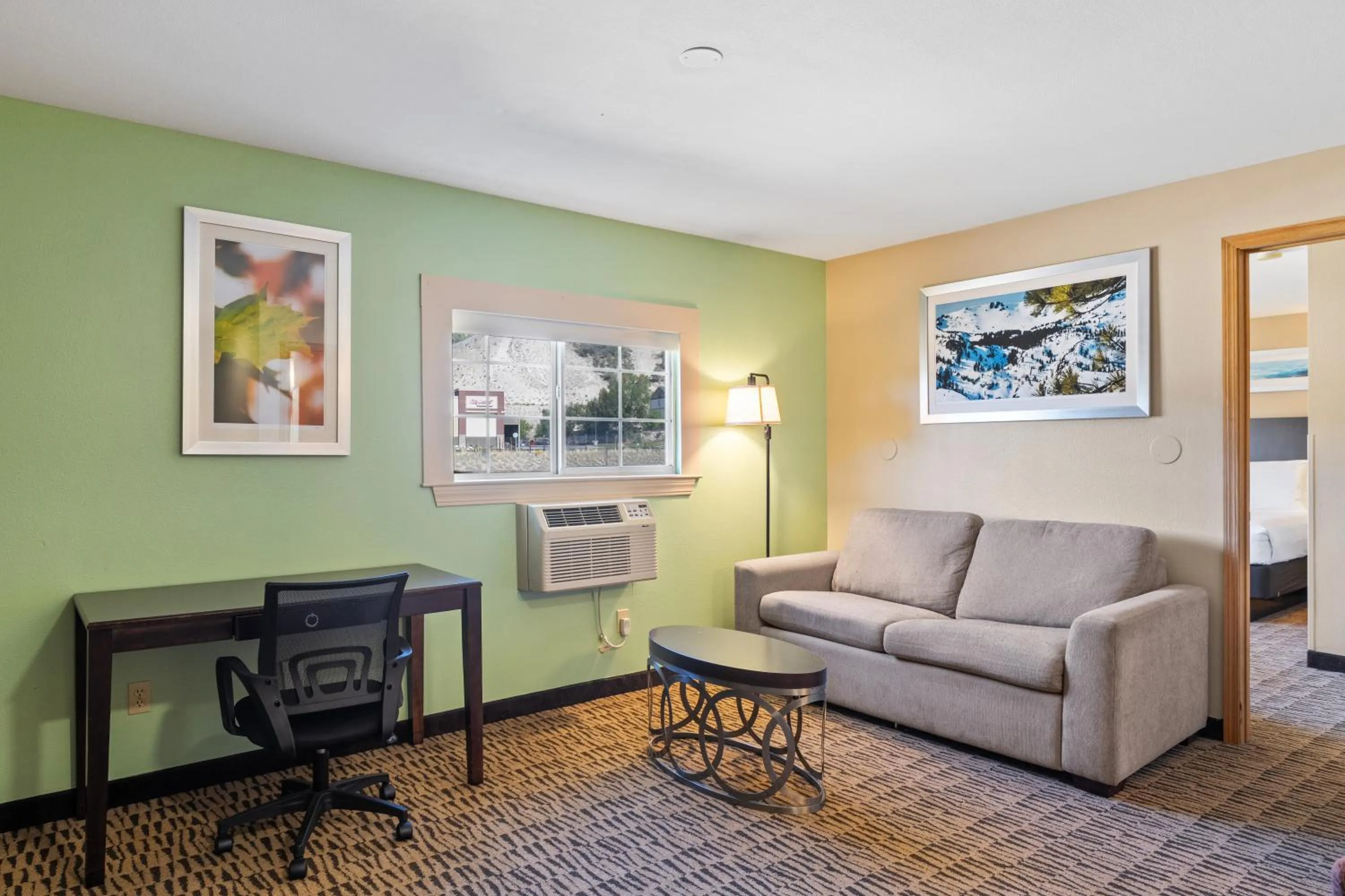 Living room in GreenTree Suites Eagle / Vail Valley
