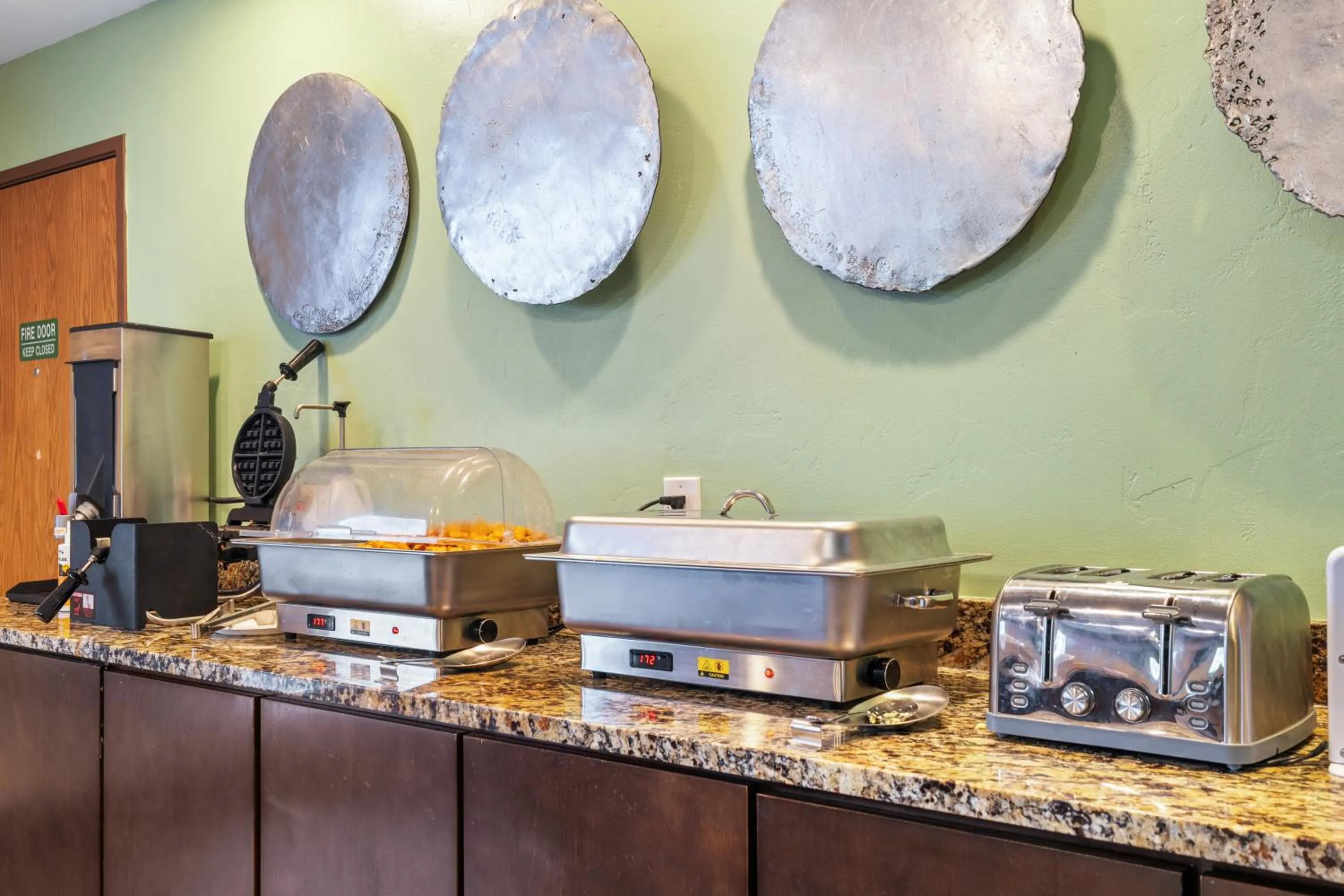 Food and drinks in GreenTree Suites Eagle / Vail Valley