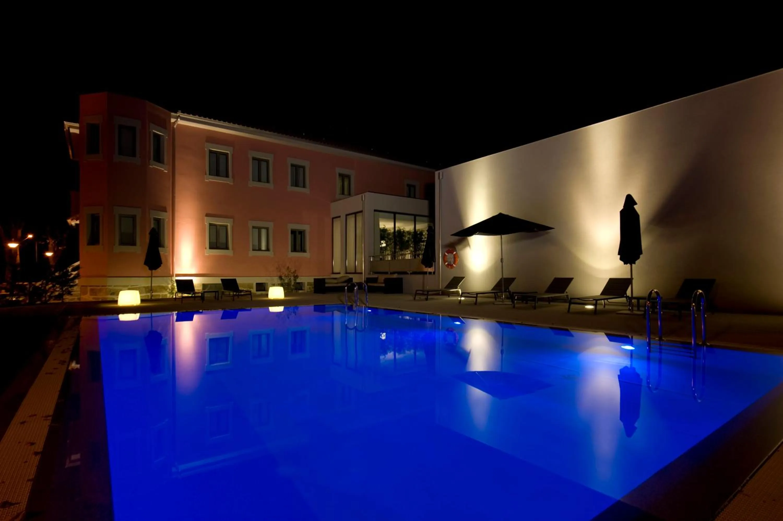 Swimming pool in Primavera Perfume Hotel