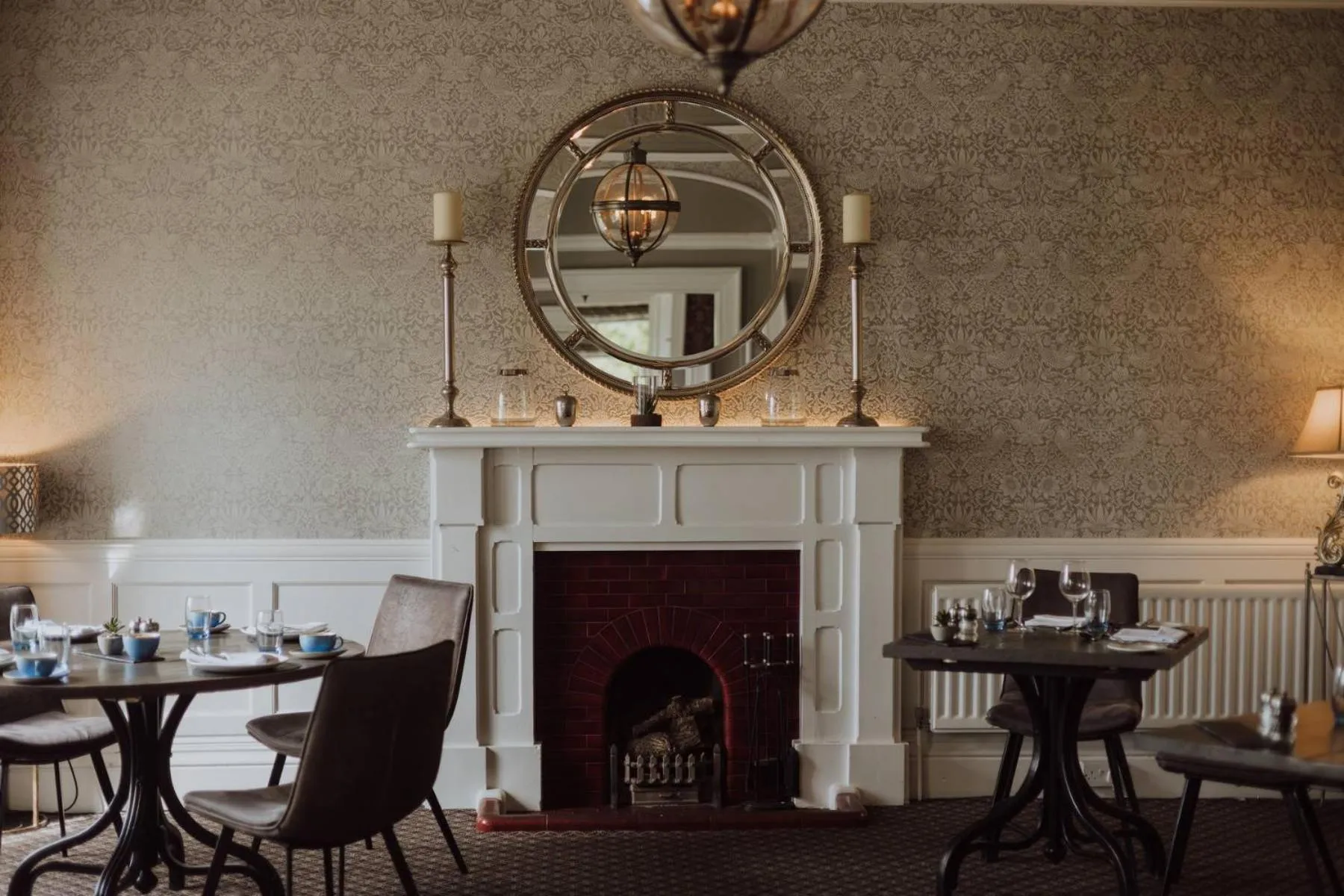 Restaurant/places to eat in Lyzzick Hall Hotel