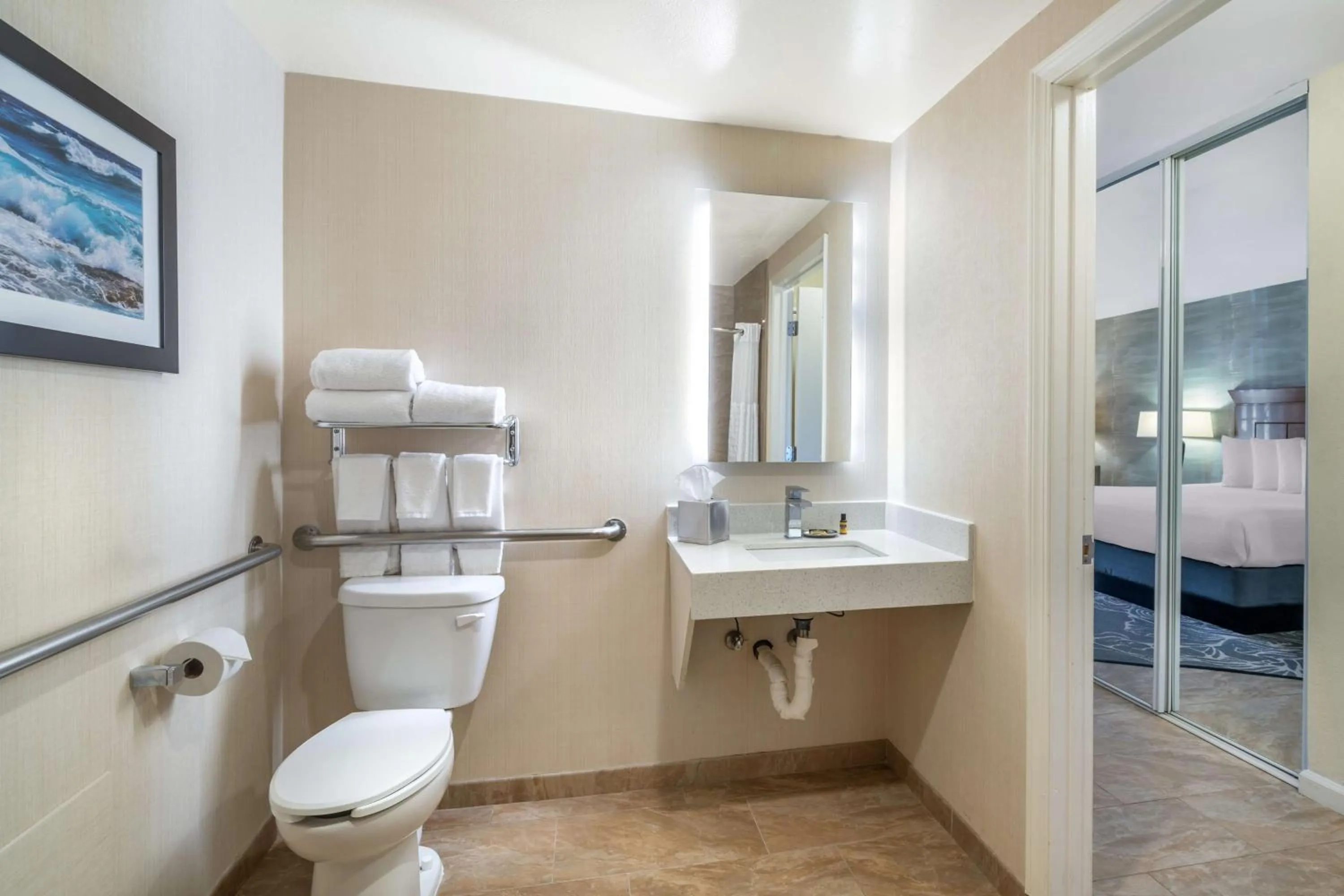 Bathroom, Bed in Best Western Plus Carpinteria Inn