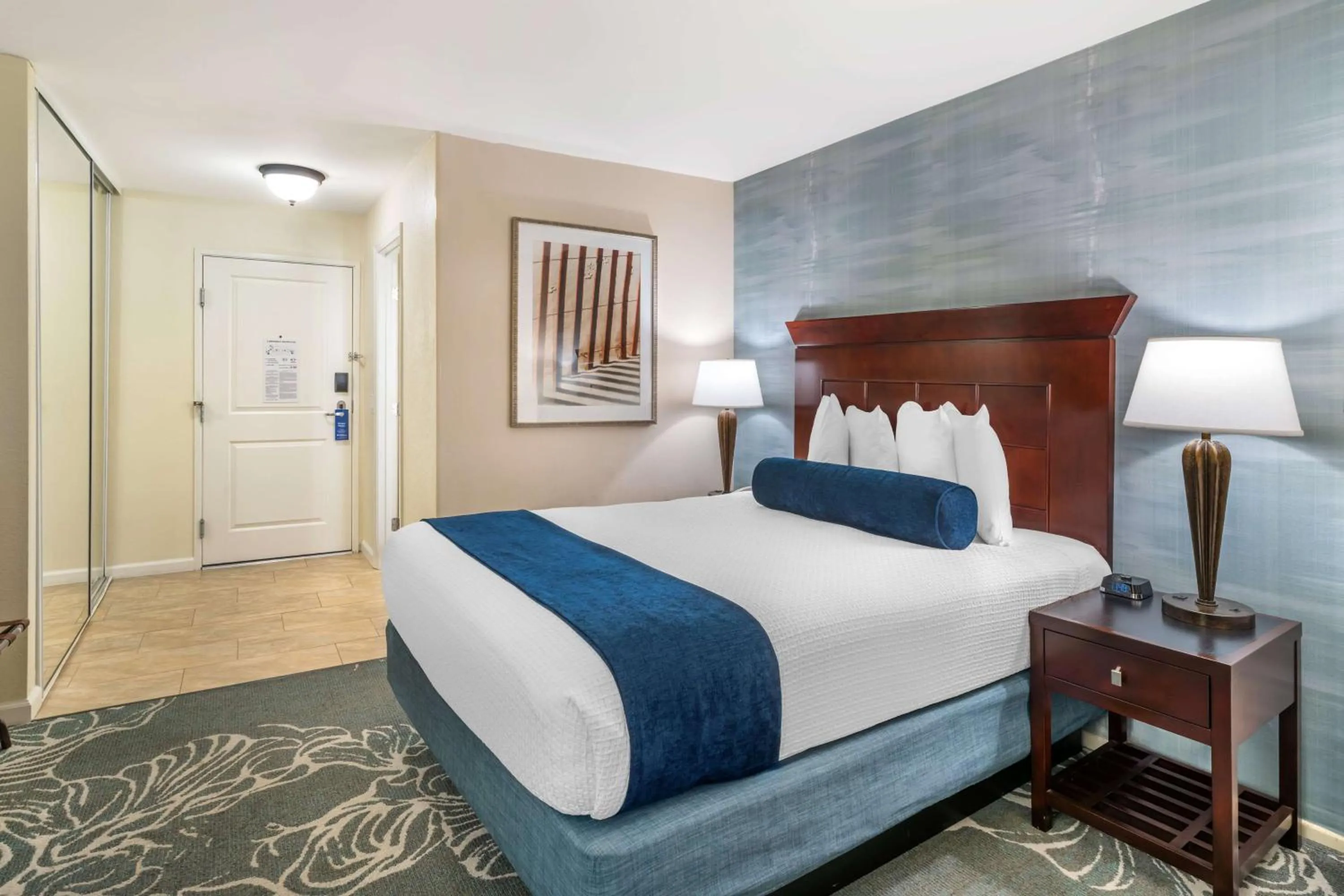 Bedroom, Bed in Best Western Plus Carpinteria Inn