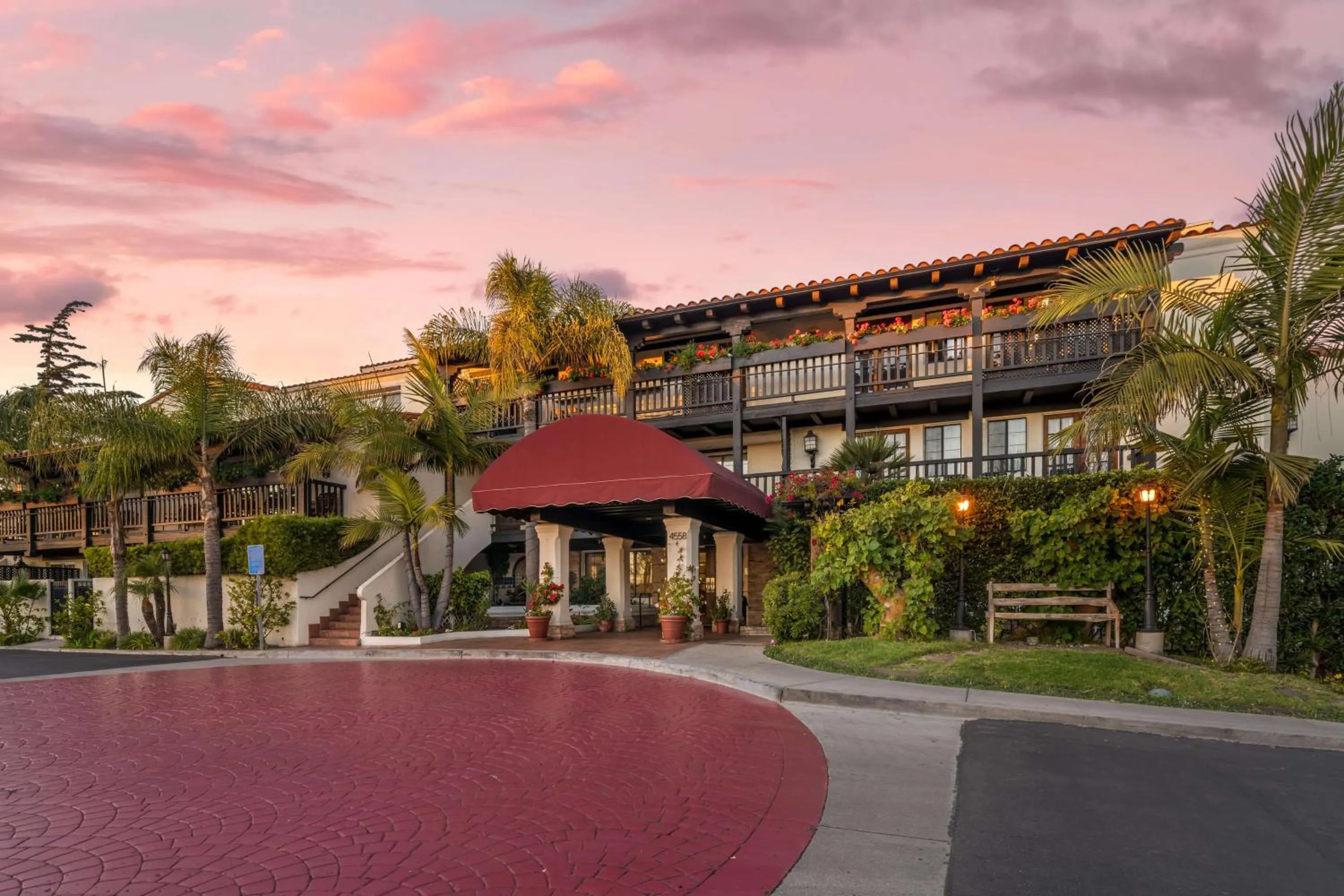 Property building in Best Western Plus Carpinteria Inn