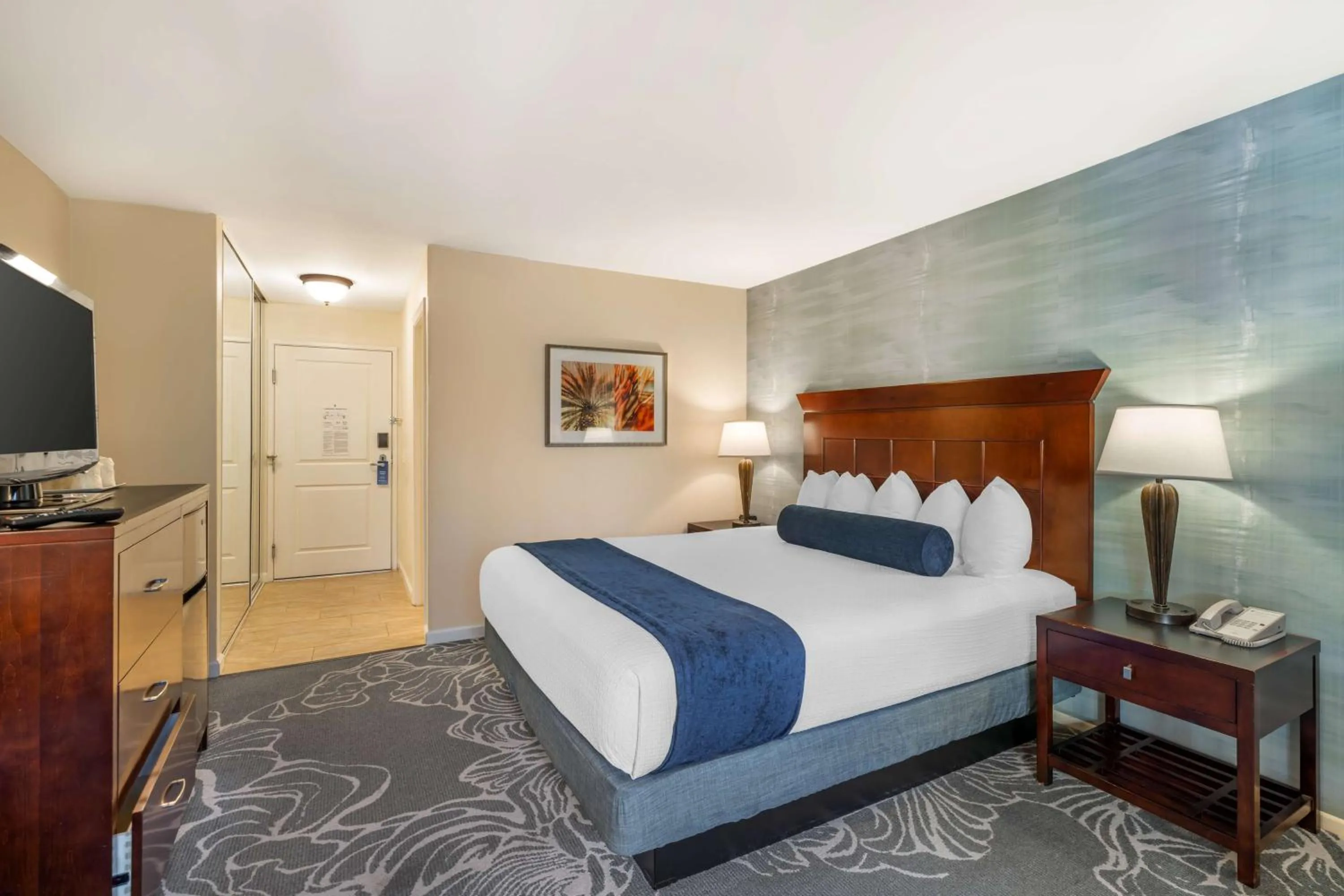 Bedroom, Bed in Best Western Plus Carpinteria Inn