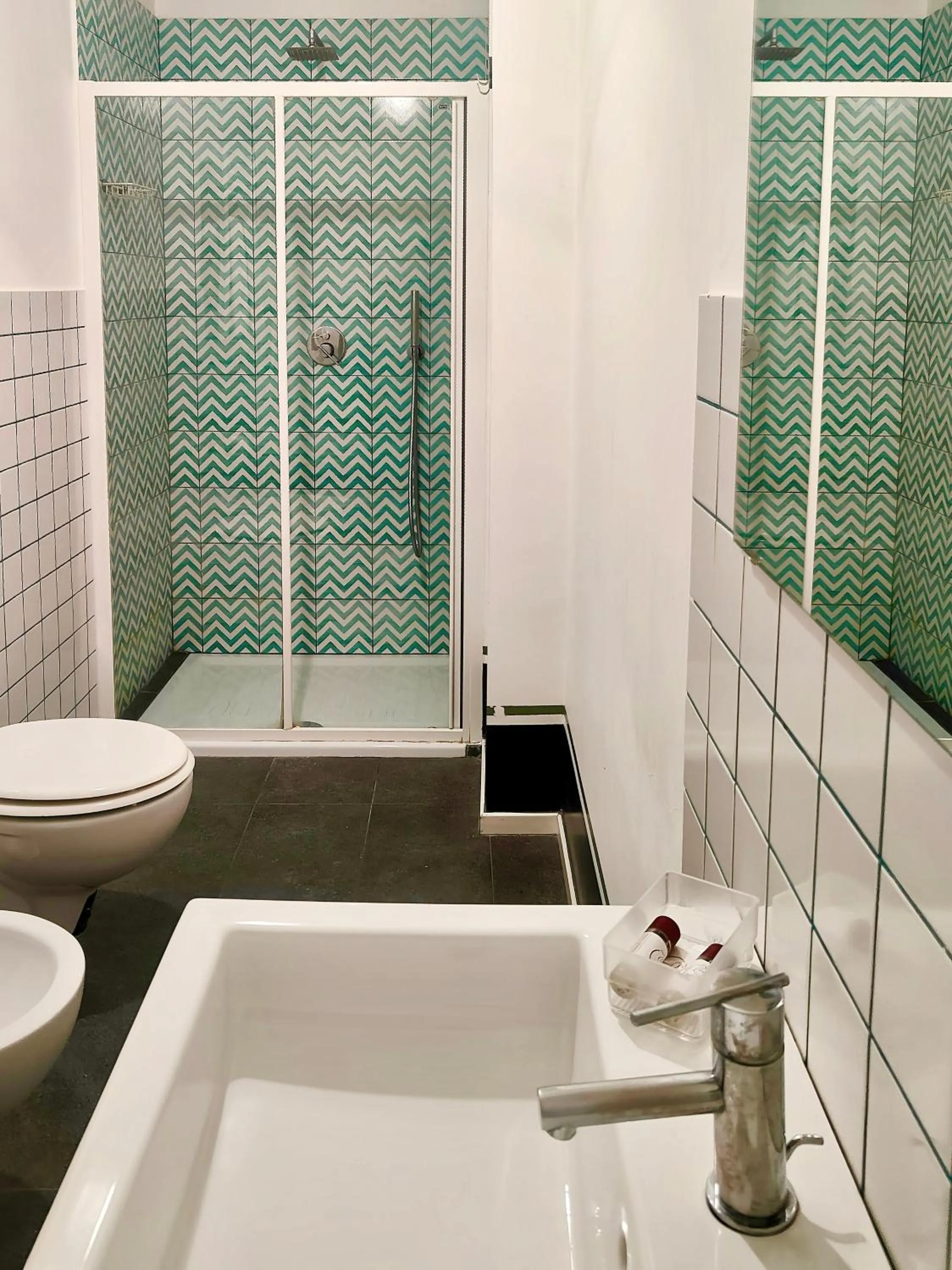 Shower in Nonna Pina Art Rooms