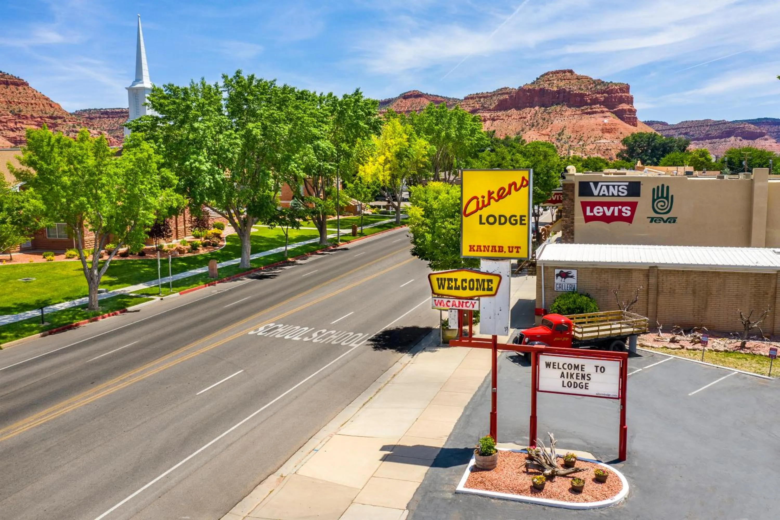 Facade/entrance in Aikens Lodge