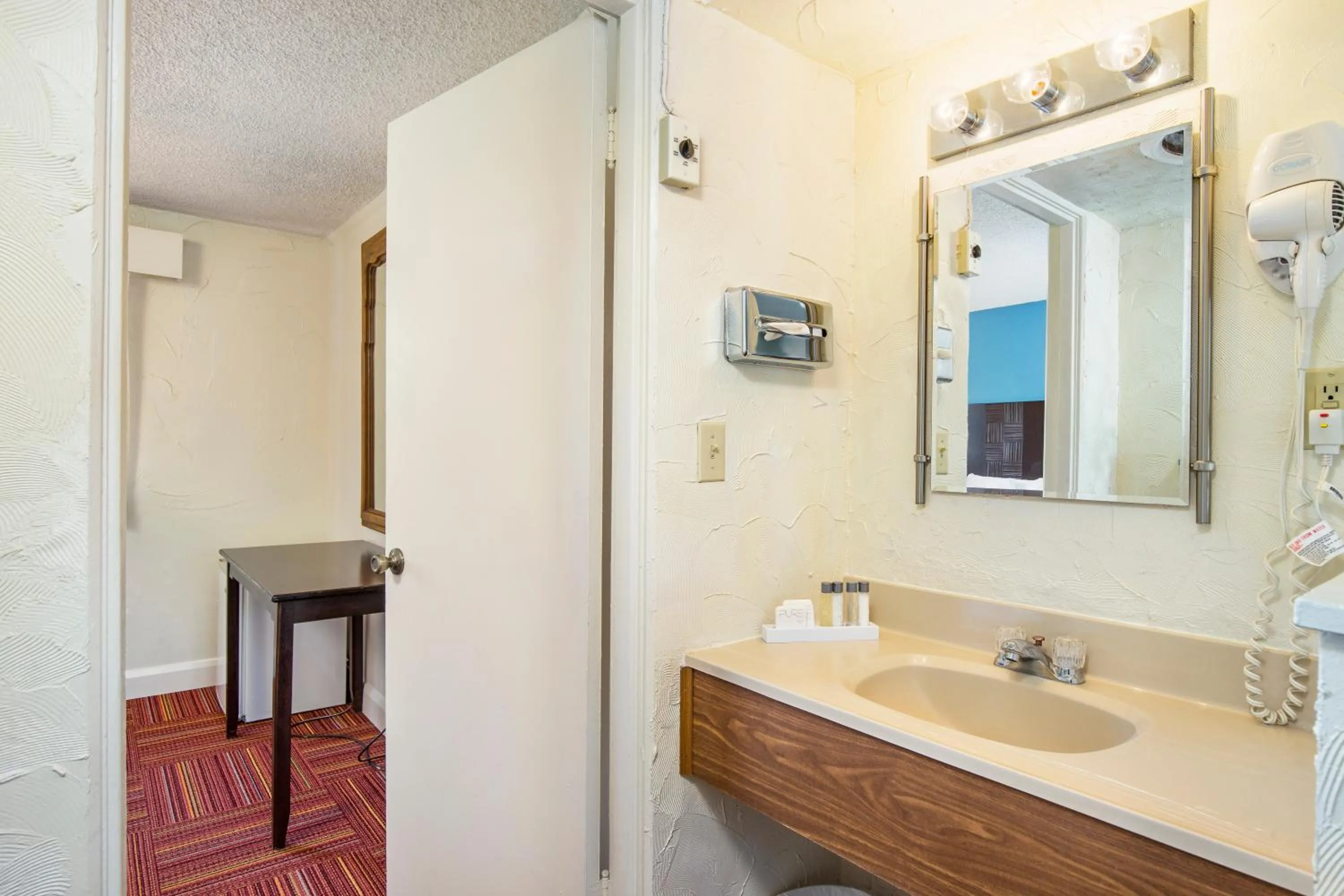 Bathroom in Aikens Lodge