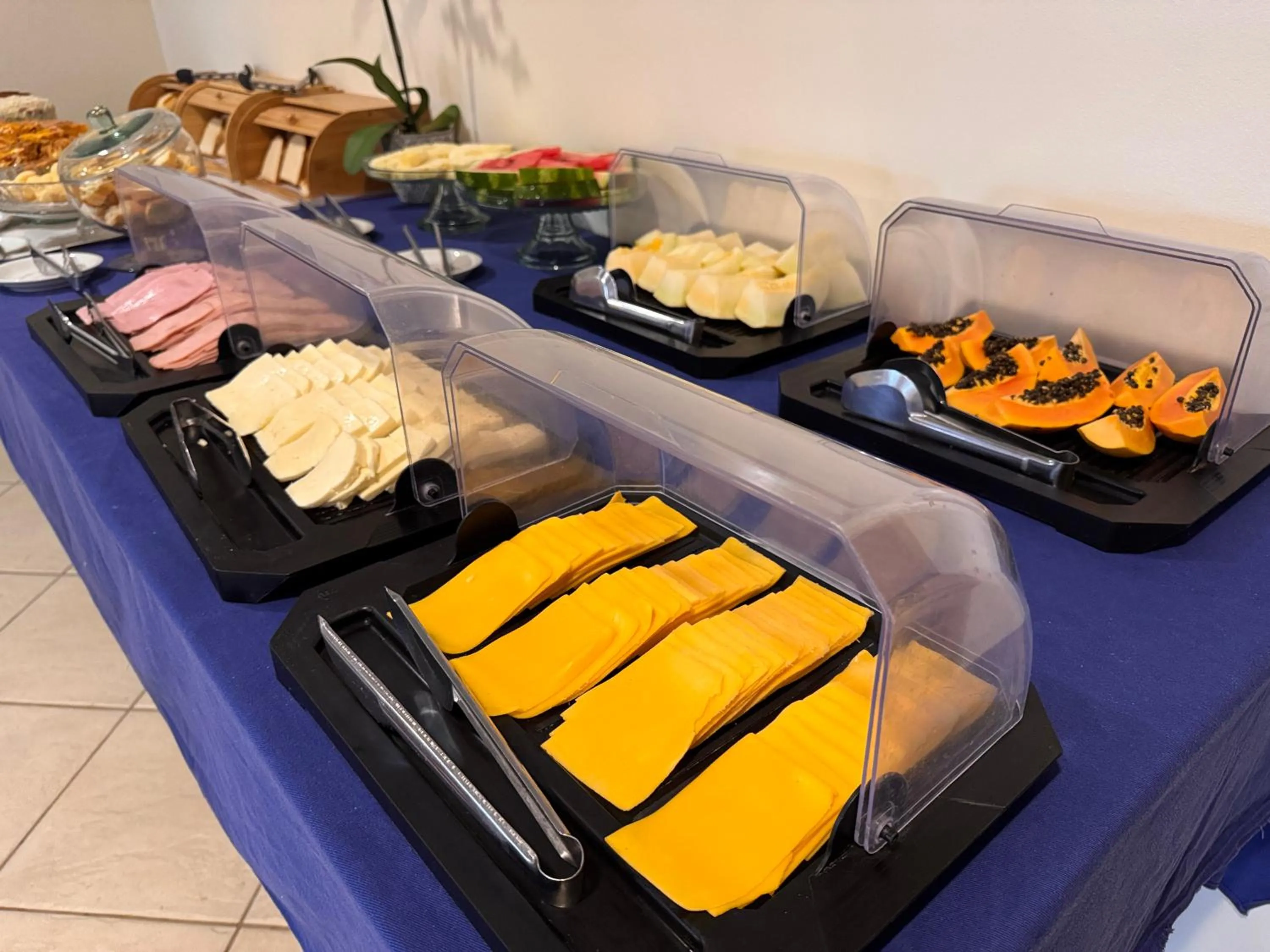 Buffet breakfast in Pousada Porto Praia