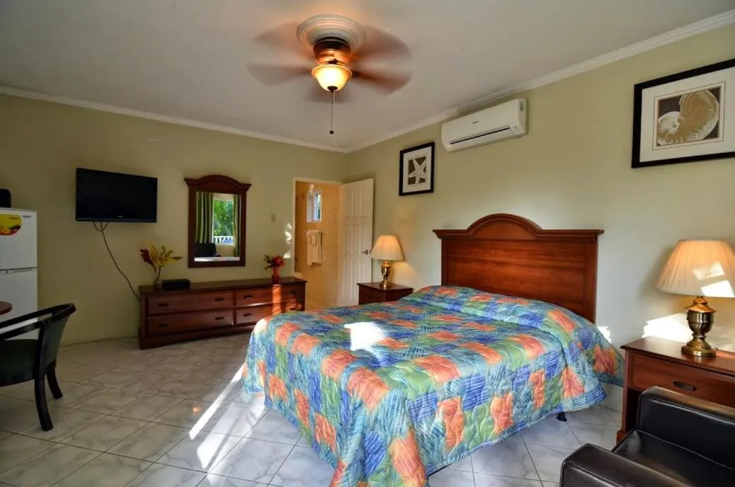 Shower, Bed in Tropical Lagoon Resort
