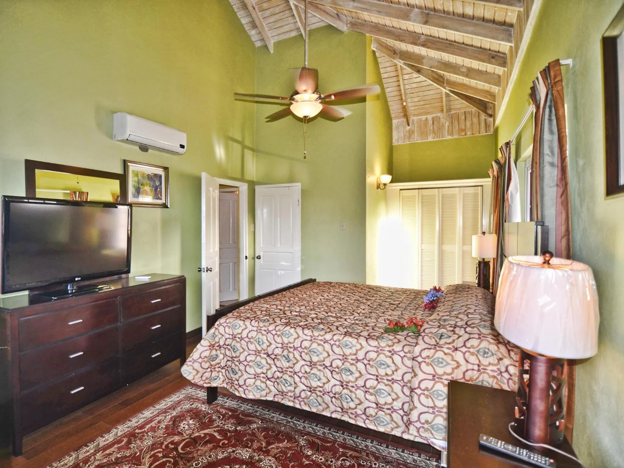 Bedroom, Bed in Tropical Lagoon Resort