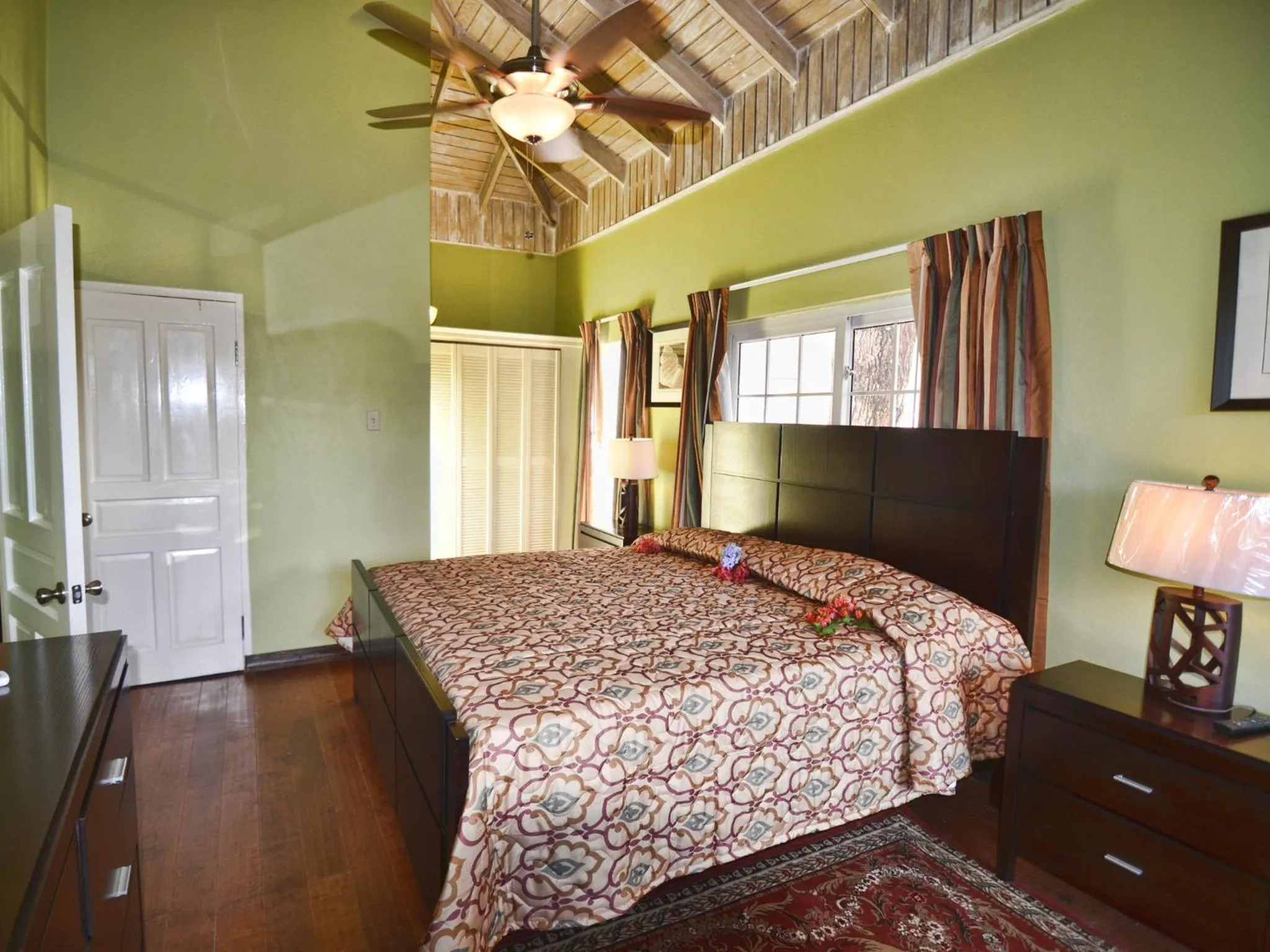 Bedroom, Bed in Tropical Lagoon Resort