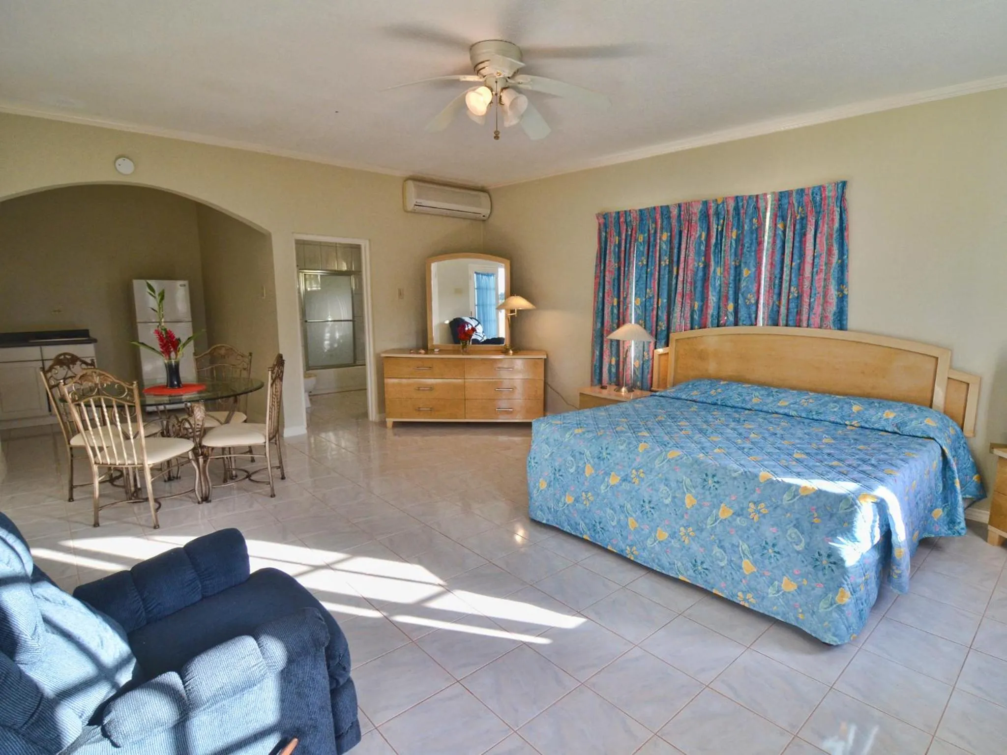 Bedroom, Bed in Tropical Lagoon Resort