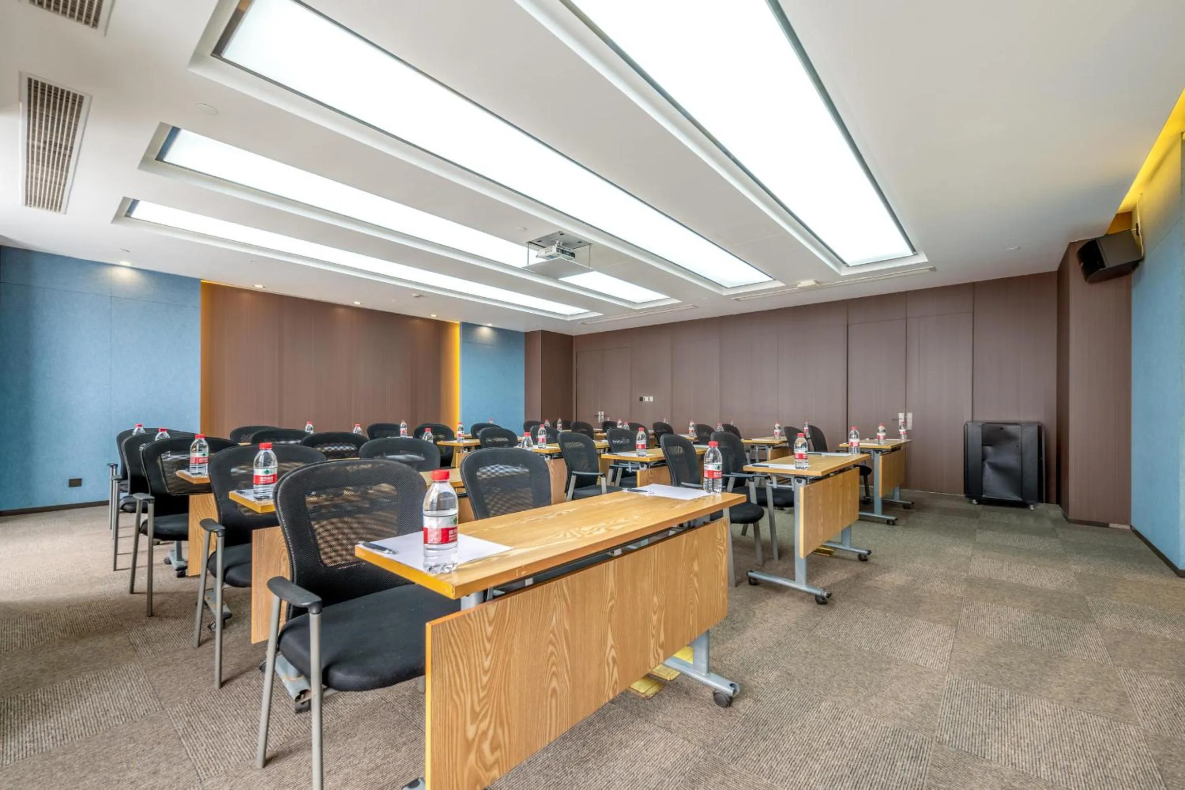 Atour Hotel (Shanghai International Tourism and Resorts Zone XiuYan Road)