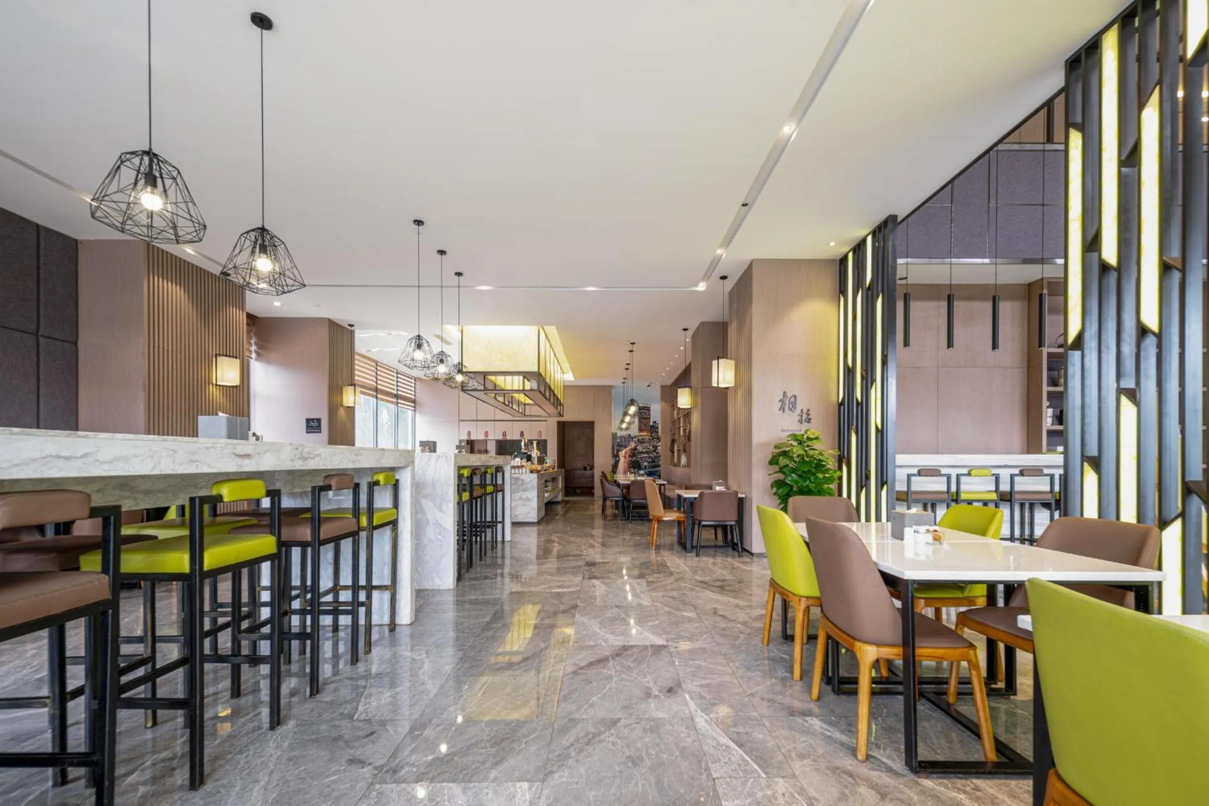 Atour Hotel (Shanghai International Tourism and Resorts Zone XiuYan Road)