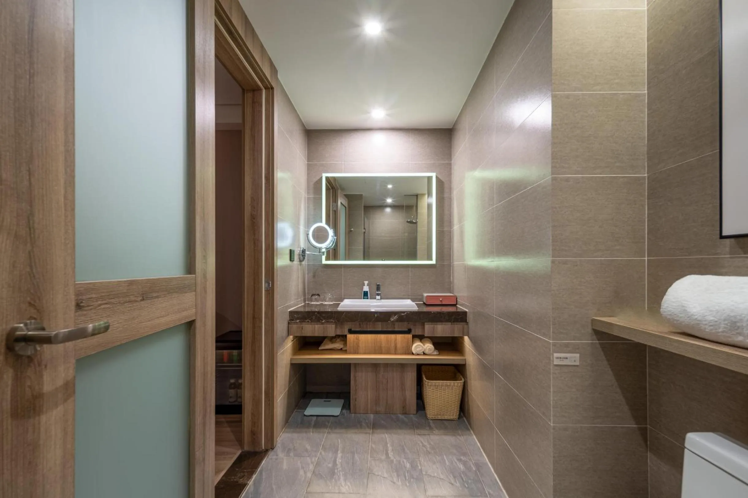 Atour Hotel (Shanghai International Tourism and Resorts Zone XiuYan Road)