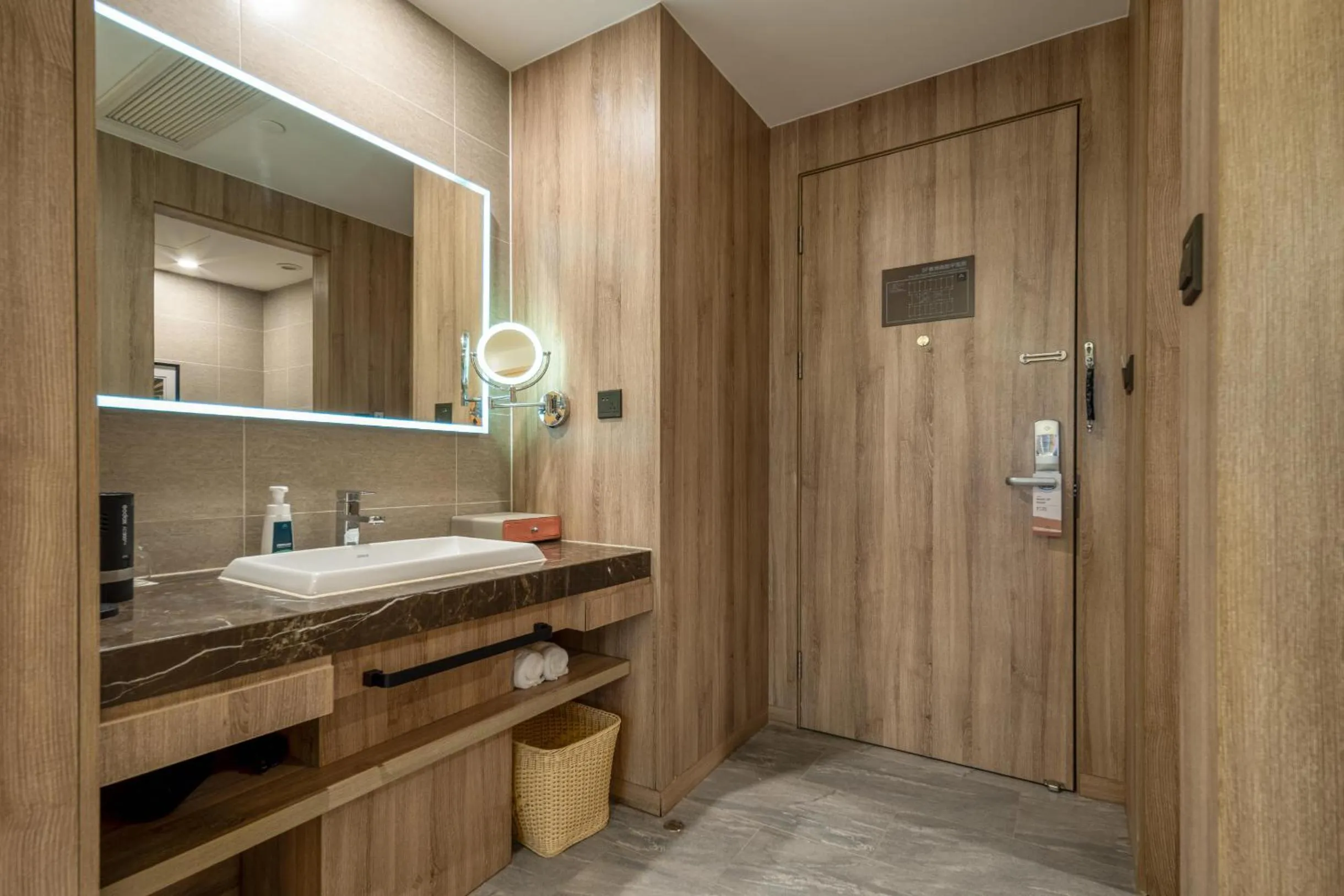 Atour Hotel (Shanghai International Tourism and Resorts Zone XiuYan Road)