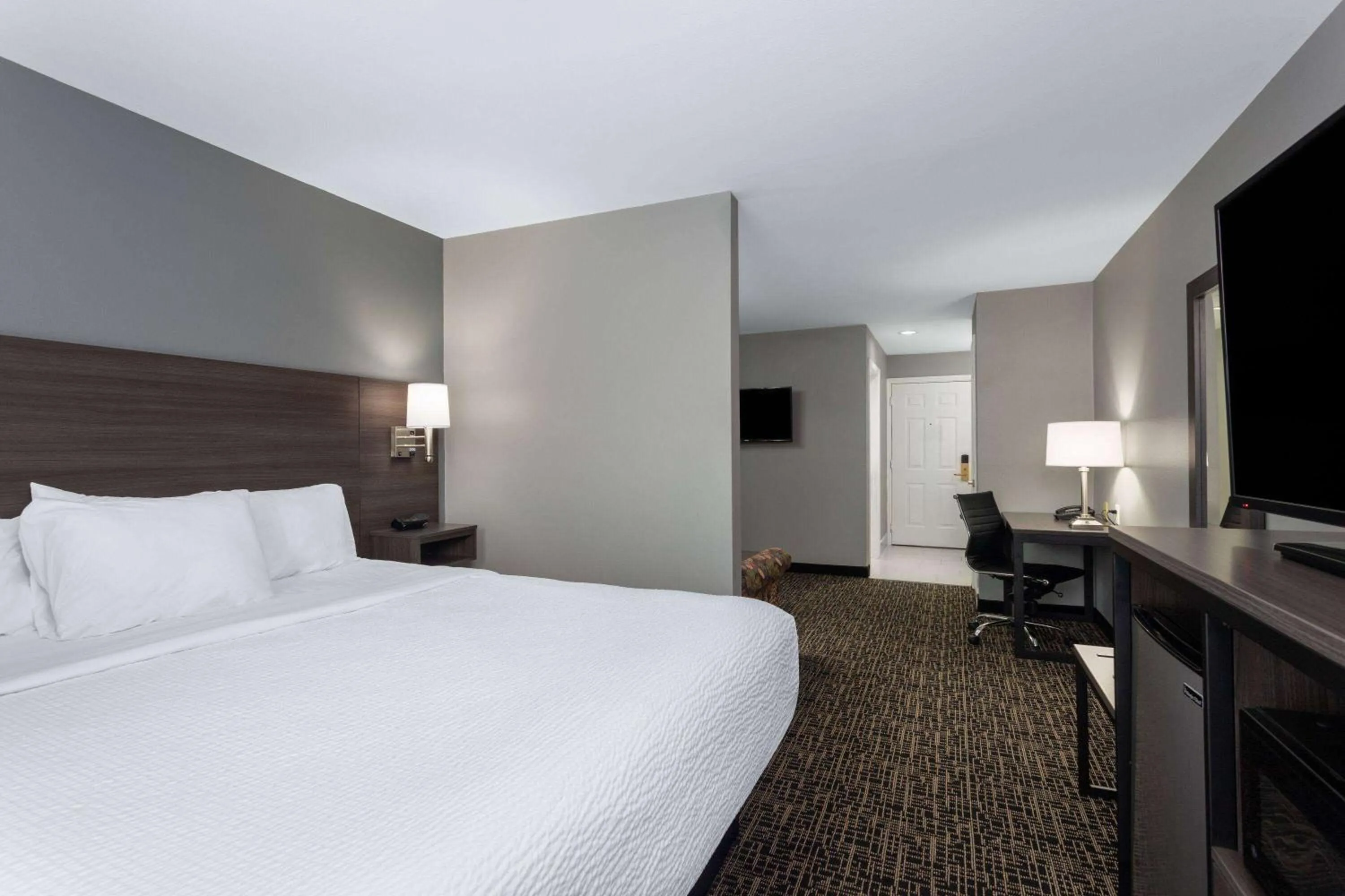 Bed in Ramada by Wyndham Sellersburg/Louisville North