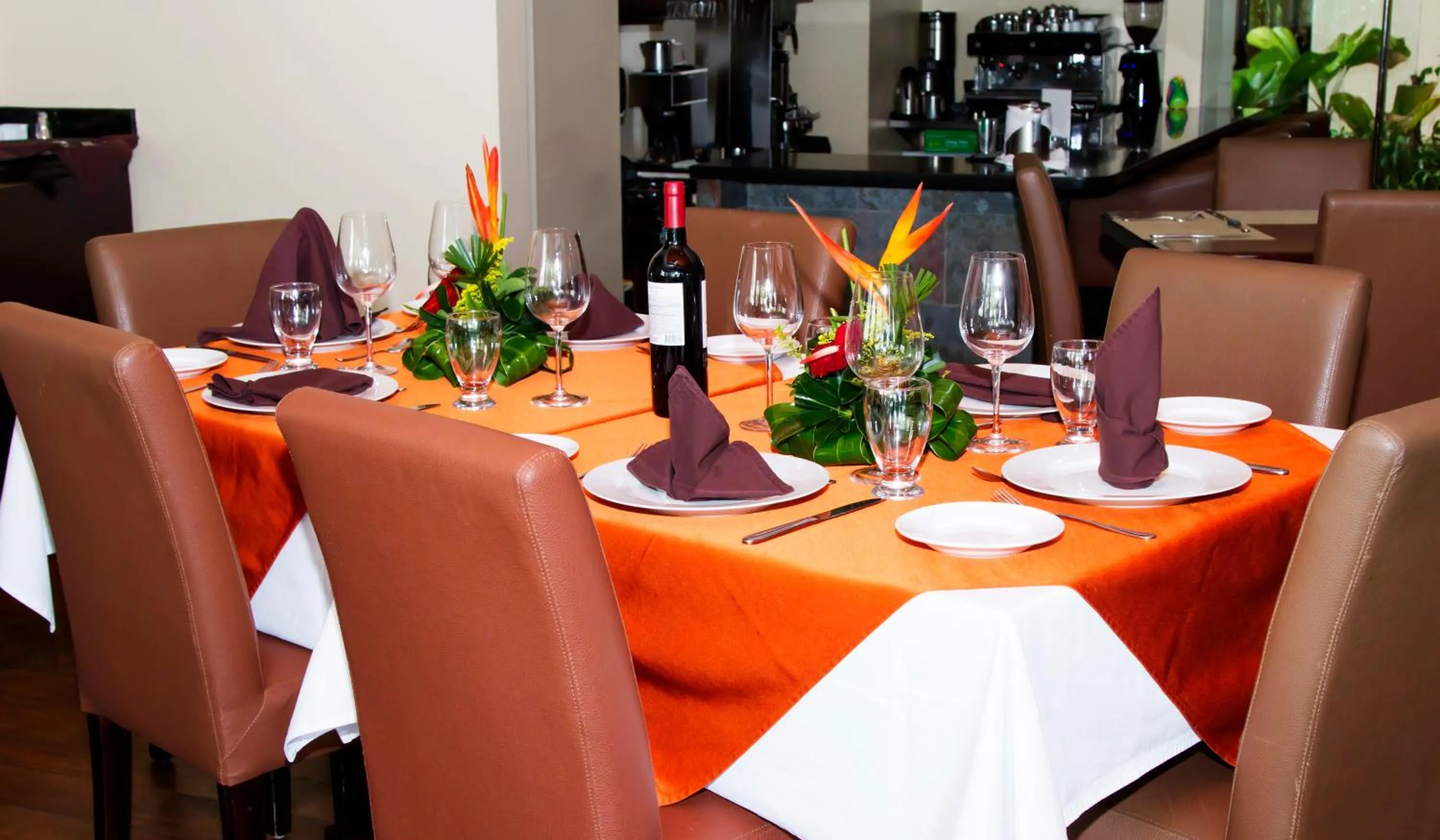 Restaurant/places to eat in Rincon del Valle Hotel & Suites