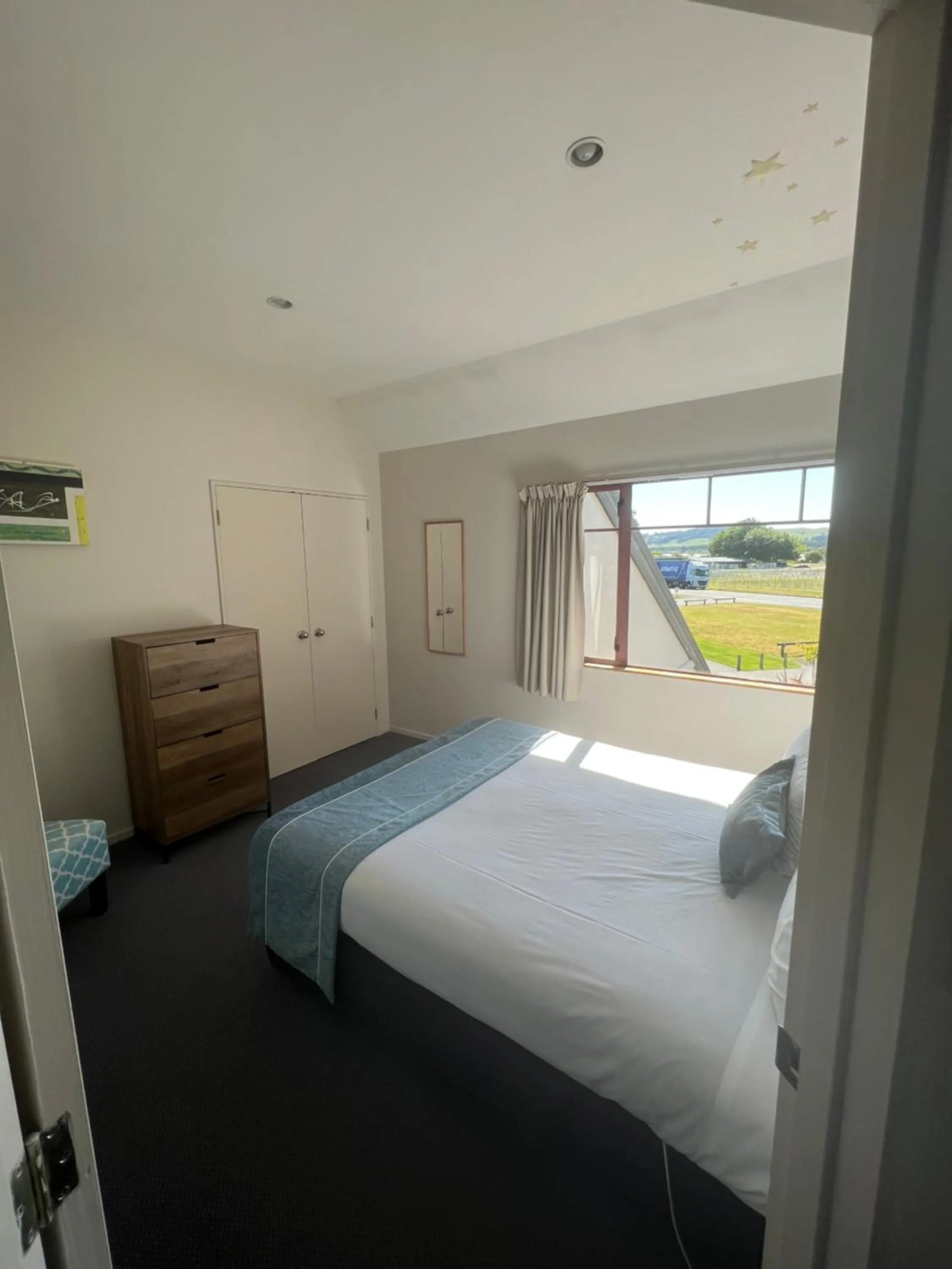 Bed in Quality Inn Acapulco Taupo