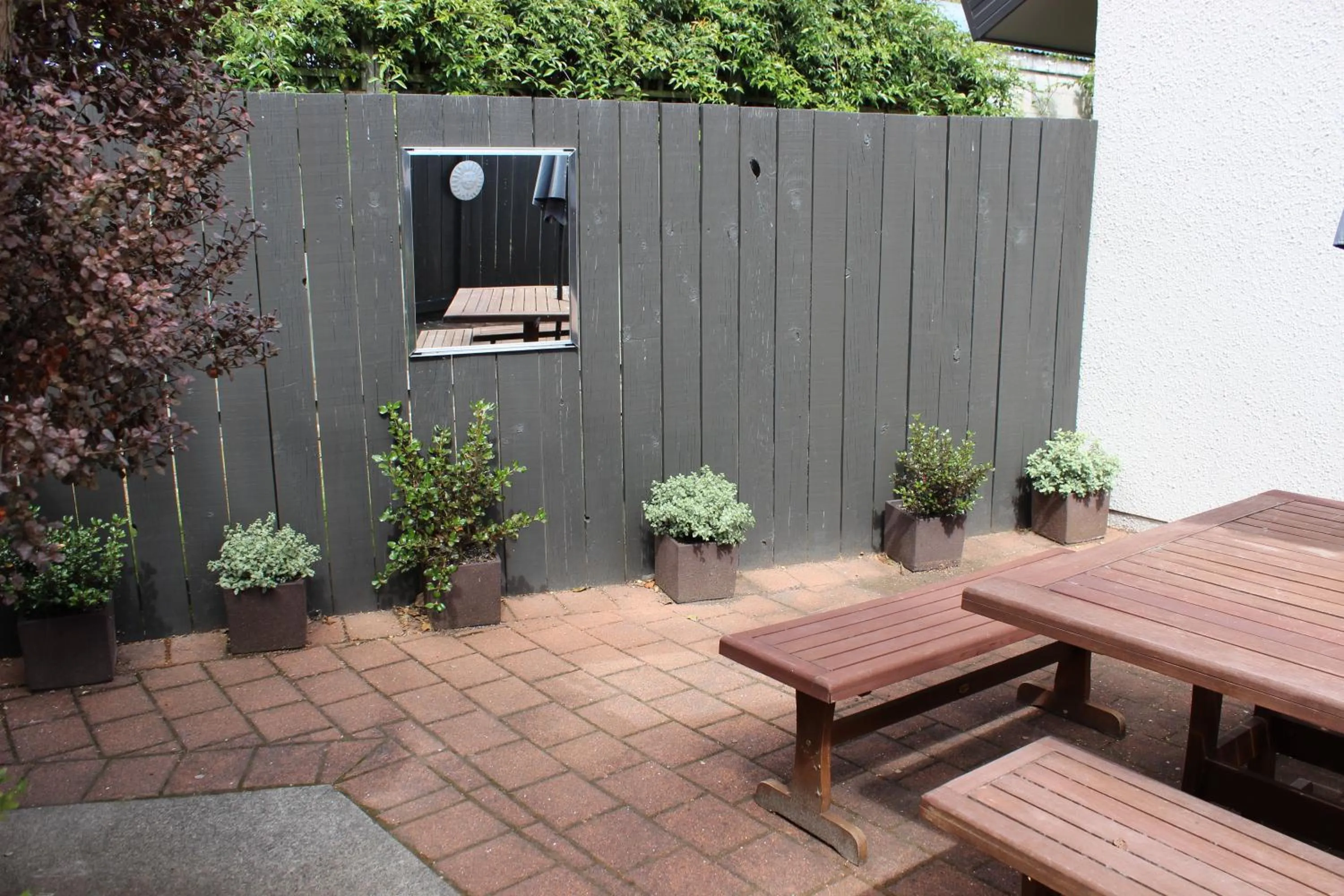 Patio in Quality Inn Acapulco Taupo