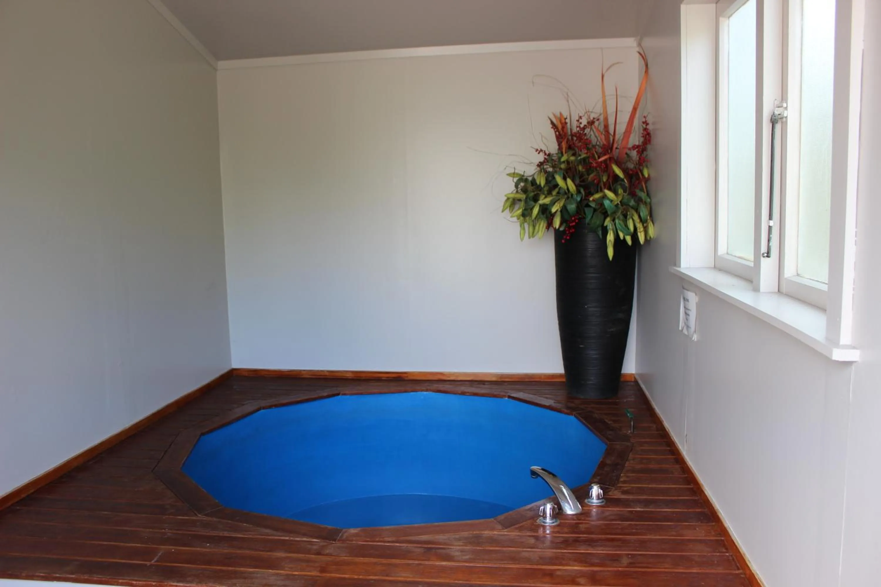 Swimming pool in Quality Inn Acapulco Taupo