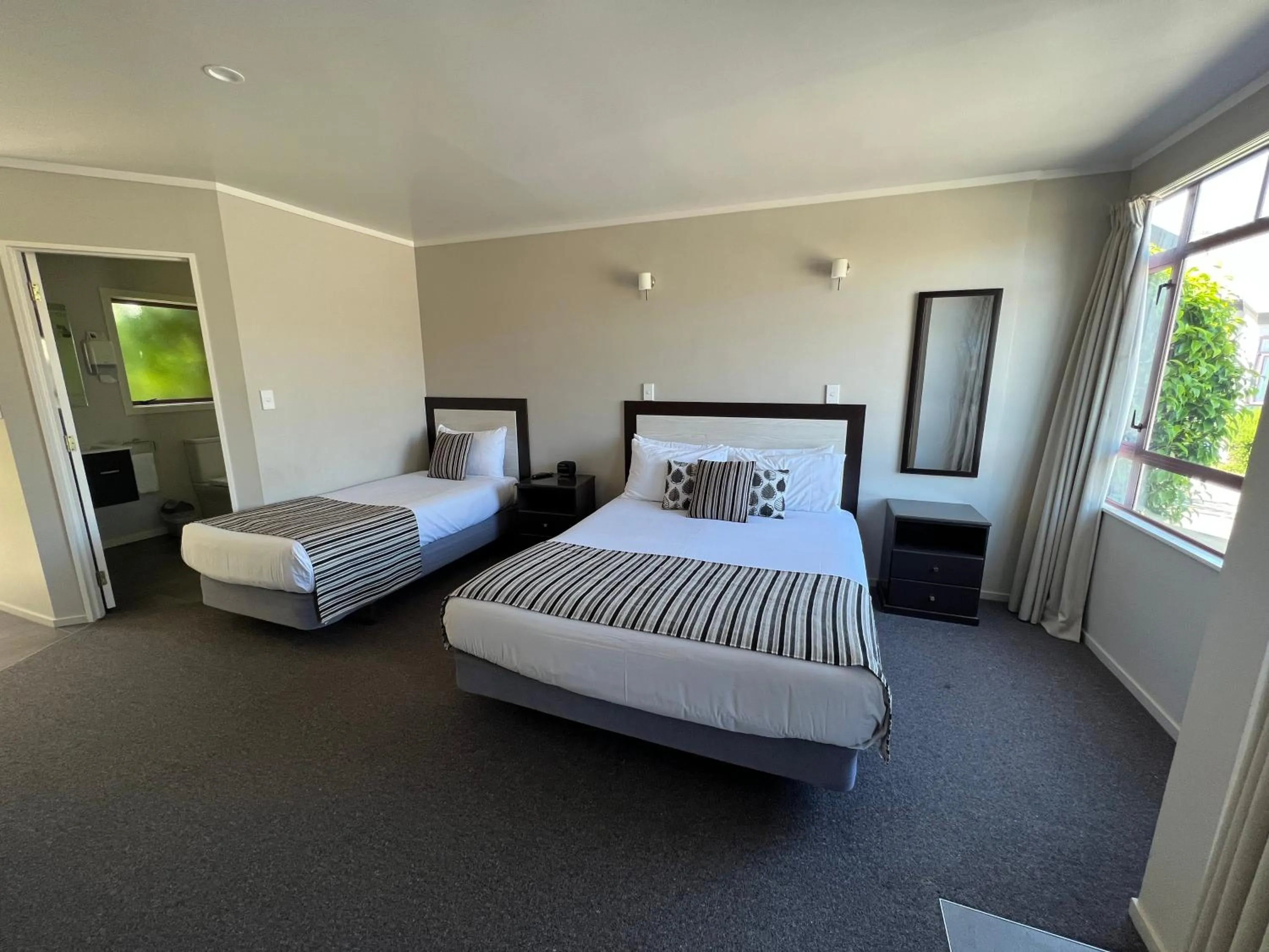 Bed in Quality Inn Acapulco Taupo